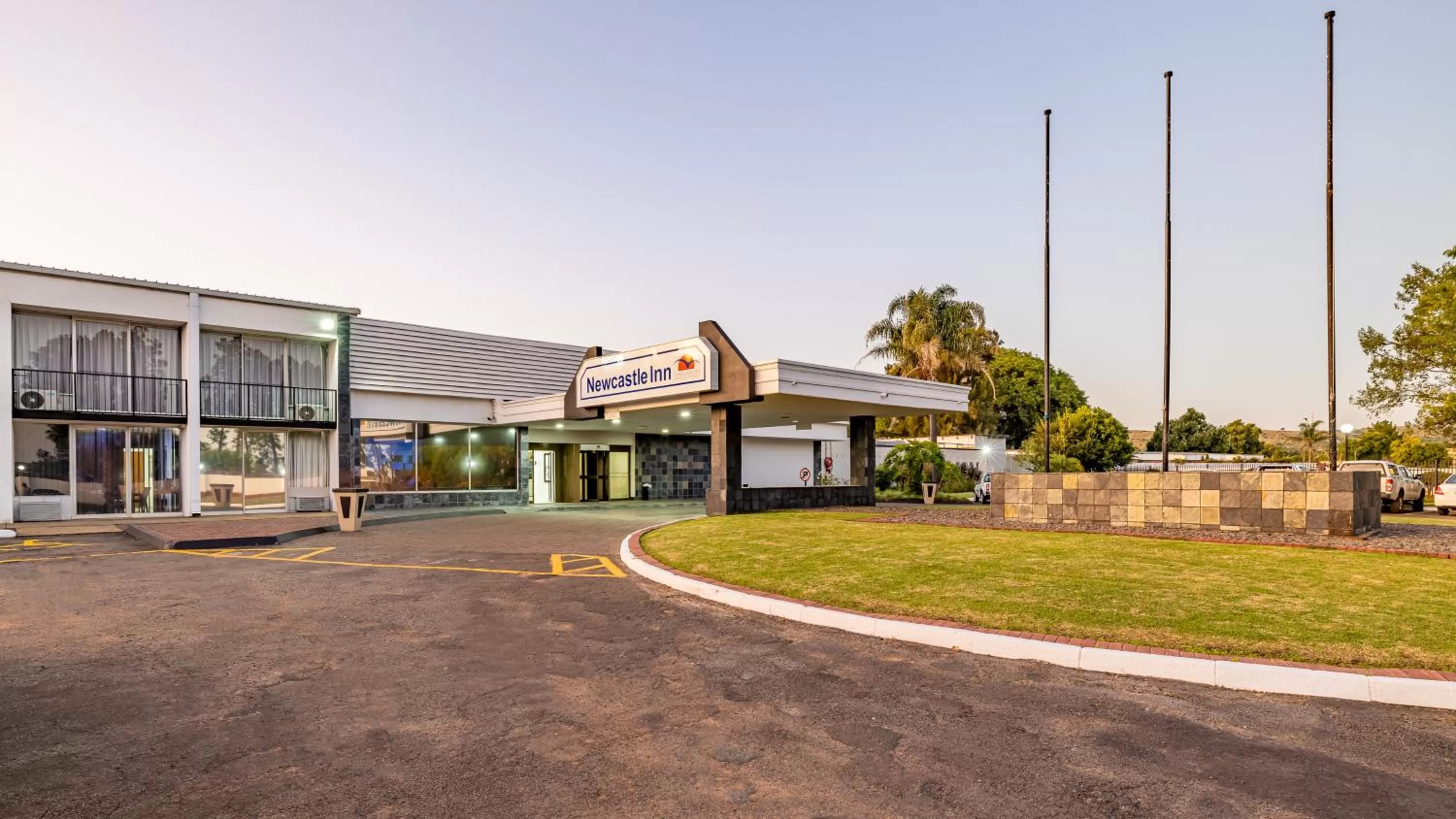 Facade/entrance in African Sky Newcastle Inn