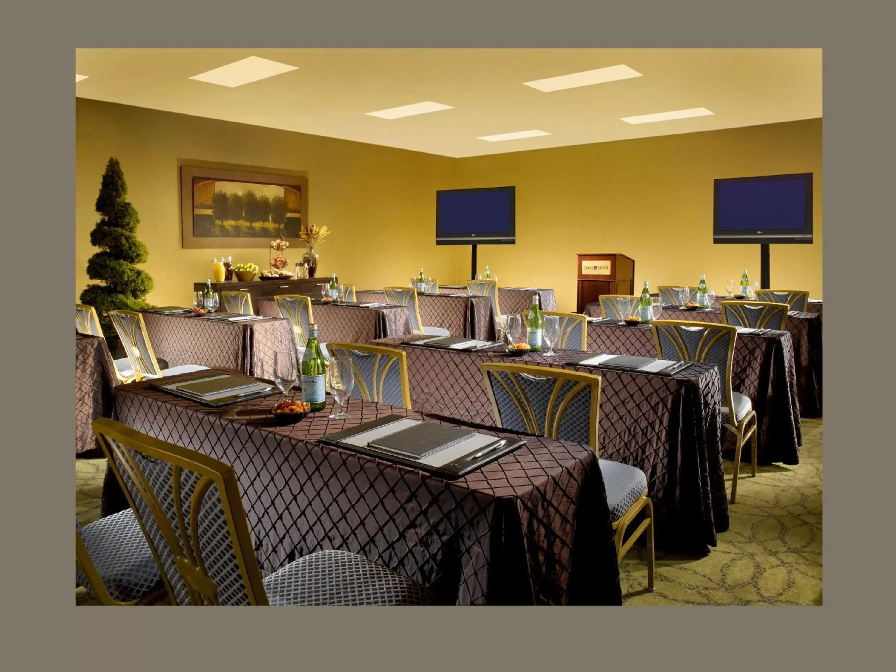 Meeting/conference room, Restaurant/Places to Eat in Omni Charlottesville Hotel