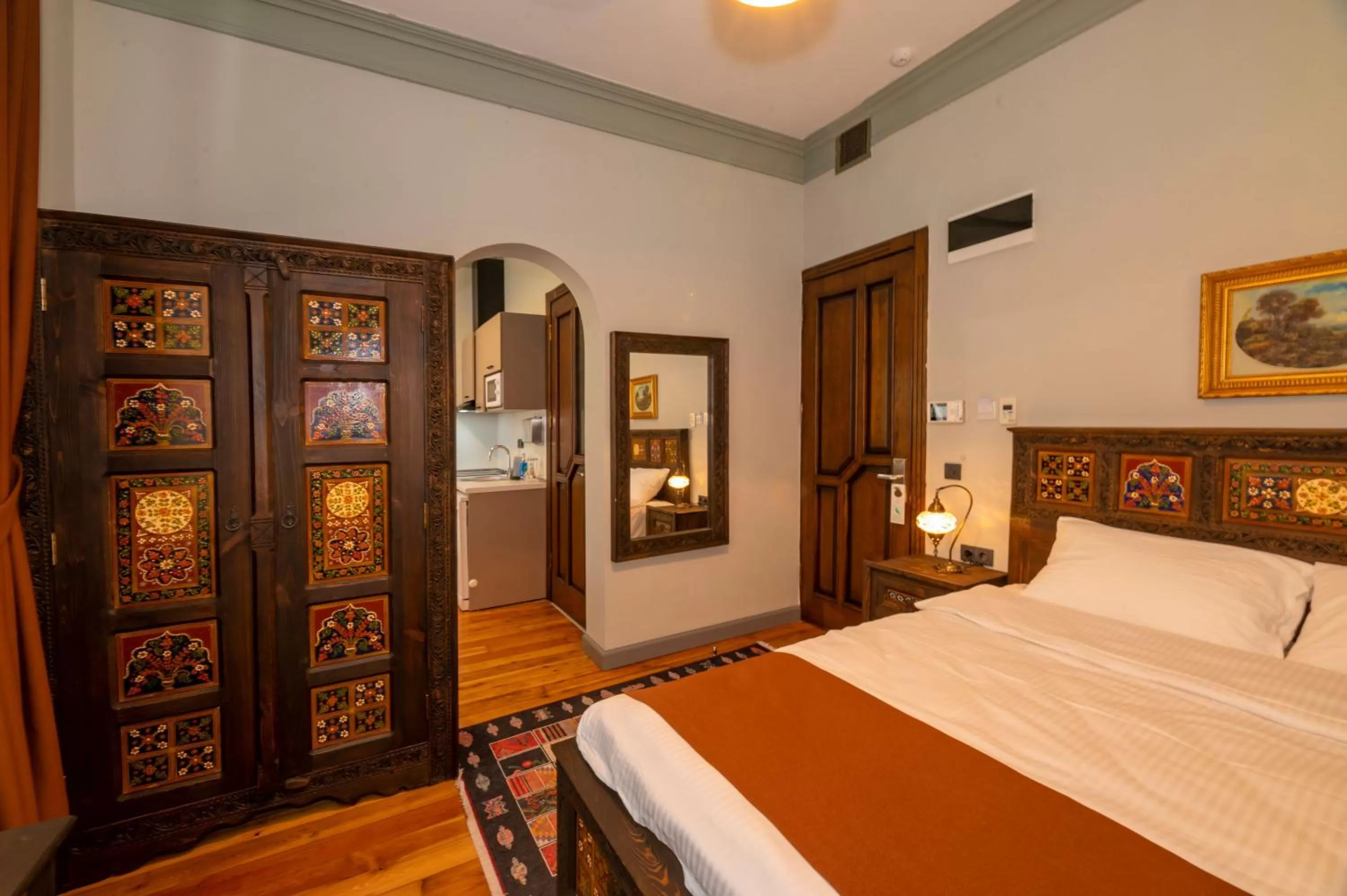 Photo of the whole room, Bed in O'Pera Okanlı Suites