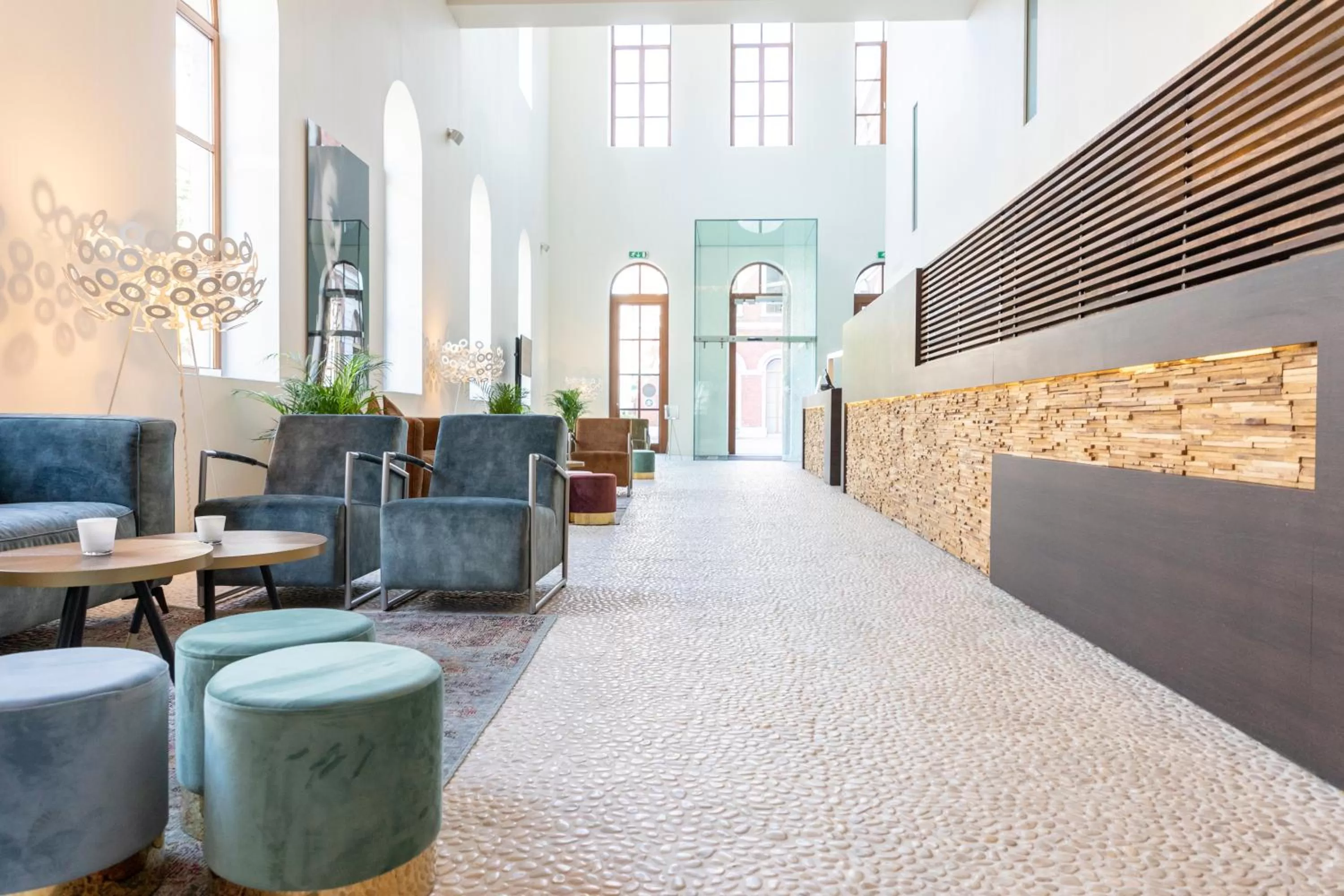 Lobby or reception in Eburon Hotel