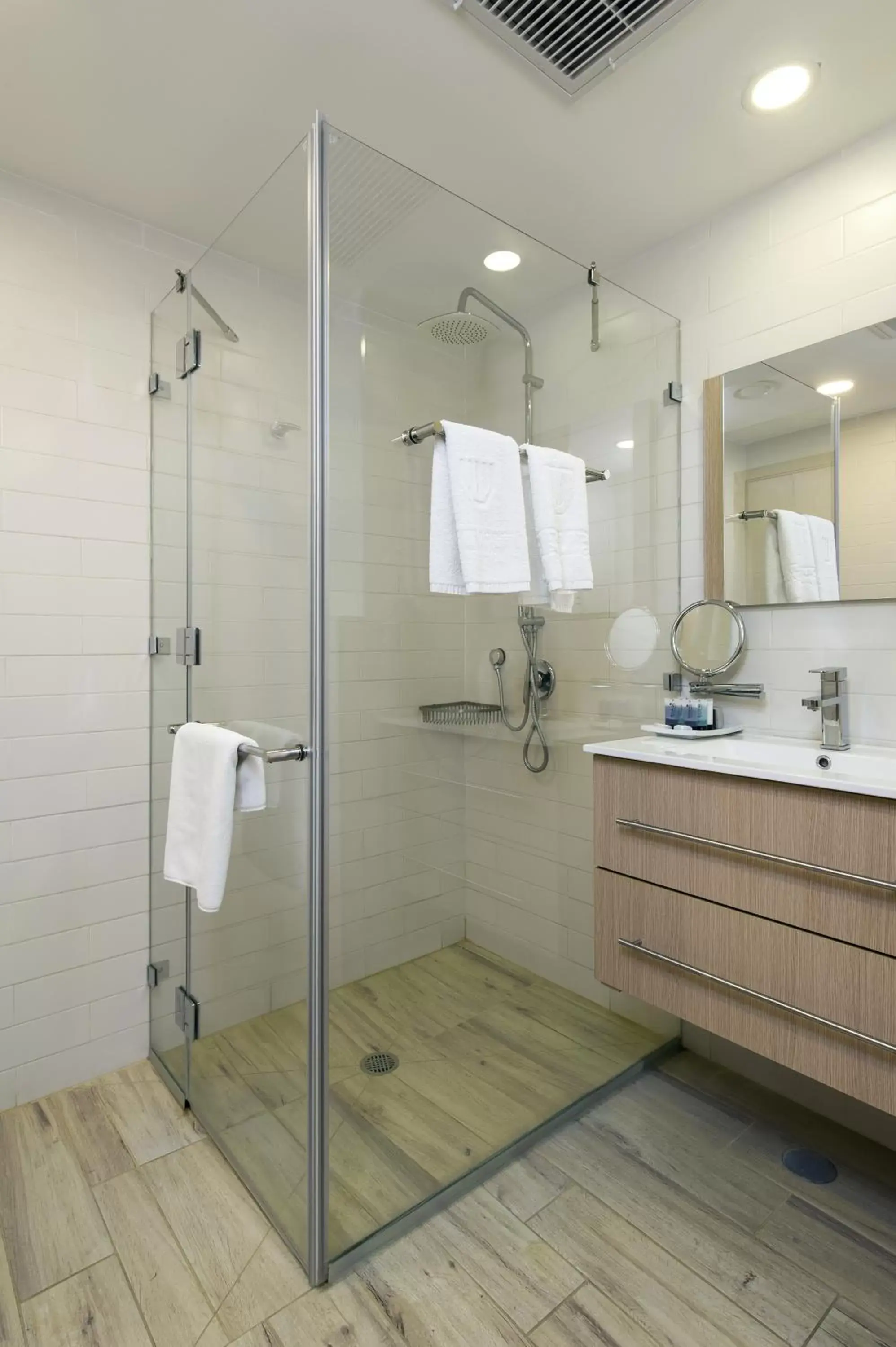 Shower, Bathroom in The Sephardic House Hotel in The Jewish Quarter