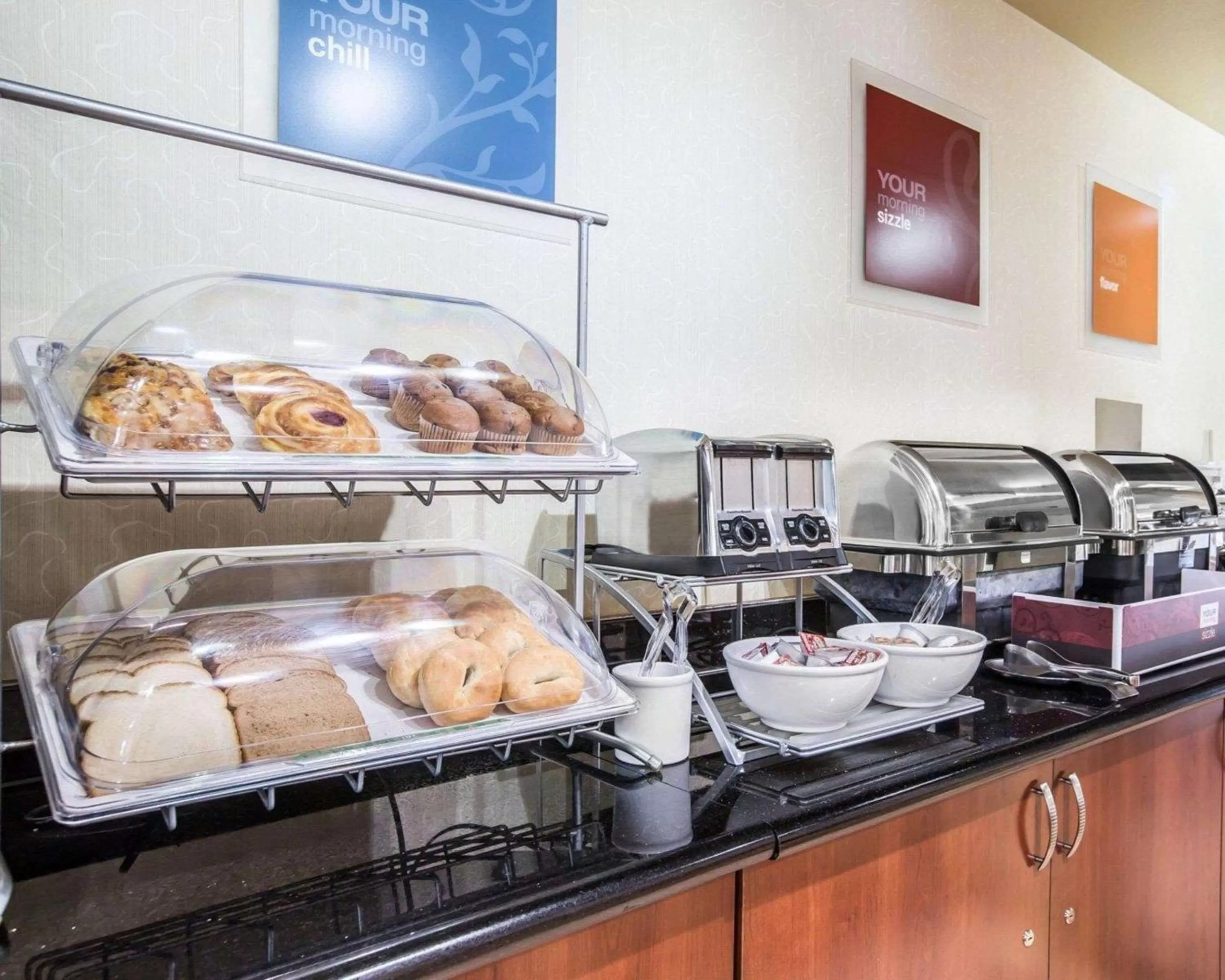 Restaurant/places to eat in Comfort Suites Bakersfield