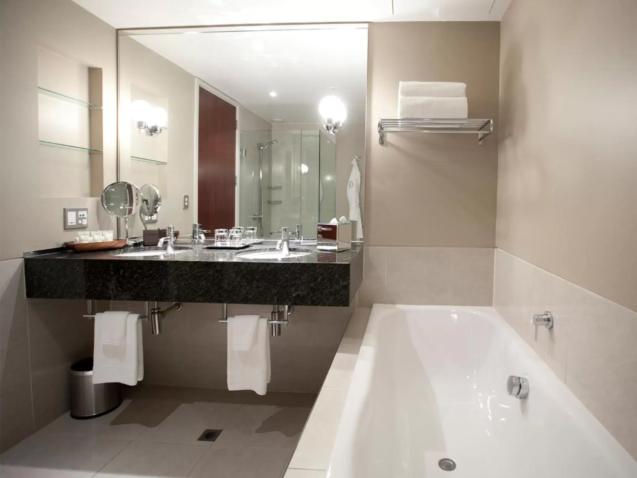 Bathroom in Pullman Auckland Hotel & Apartments