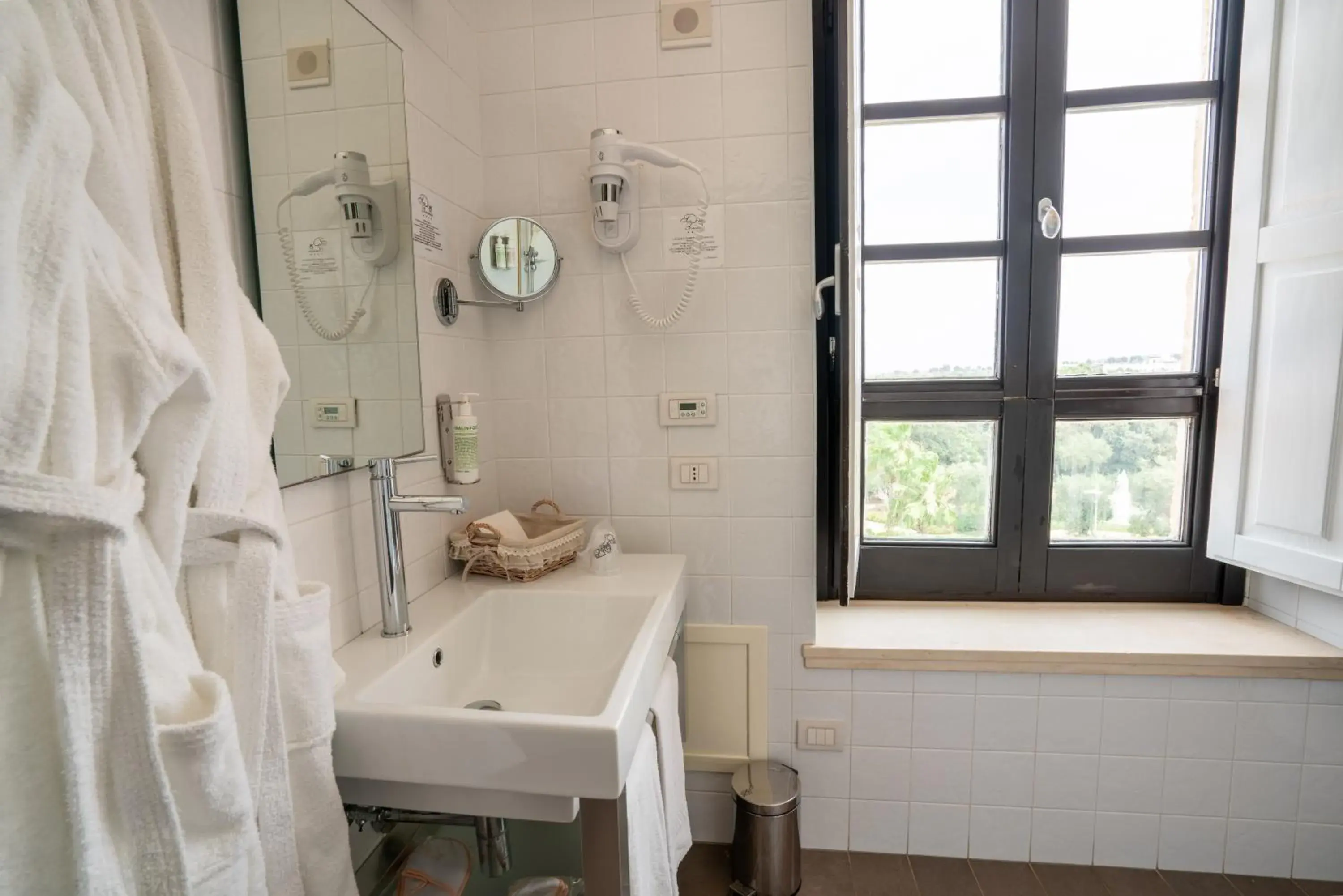 Bathroom in San Tommaso Hotel