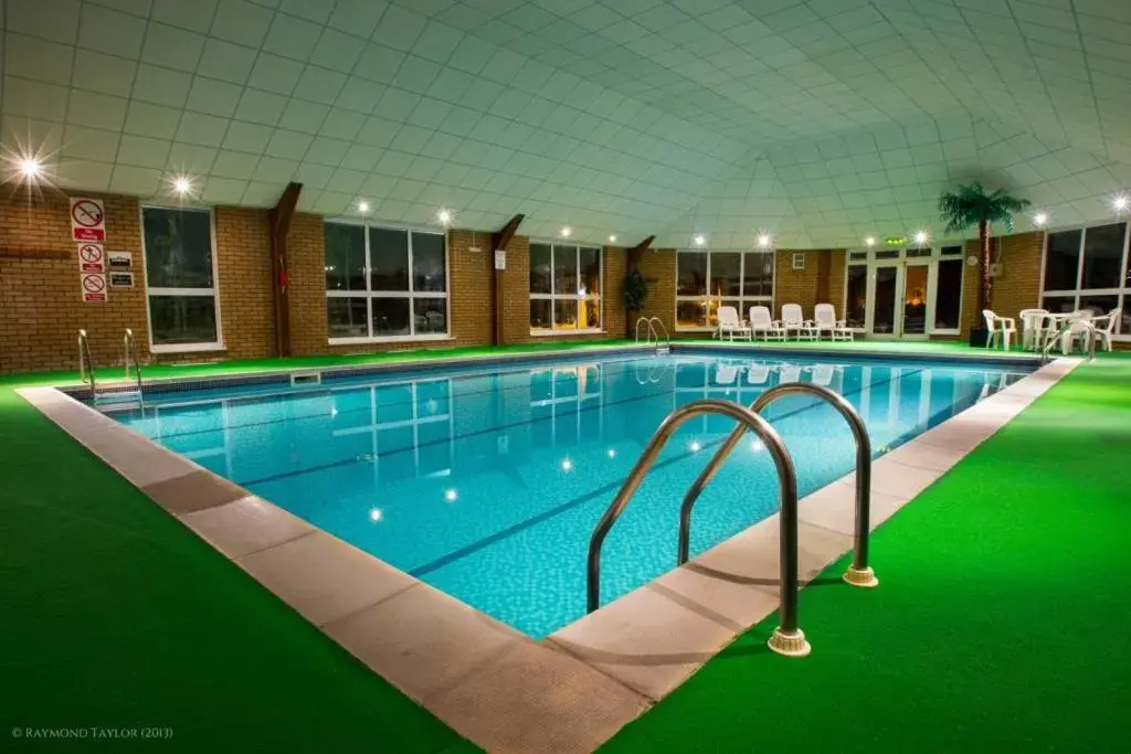 Swimming Pool in Wensum Valley Hotel Golf and Country Club