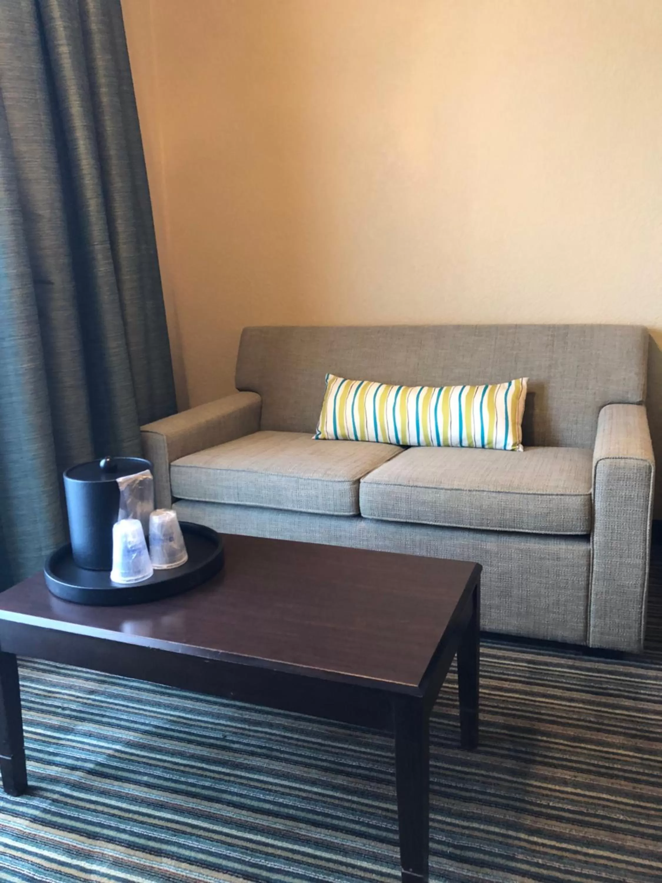 Seating Area in Best Western On The Bay Inn & Marina