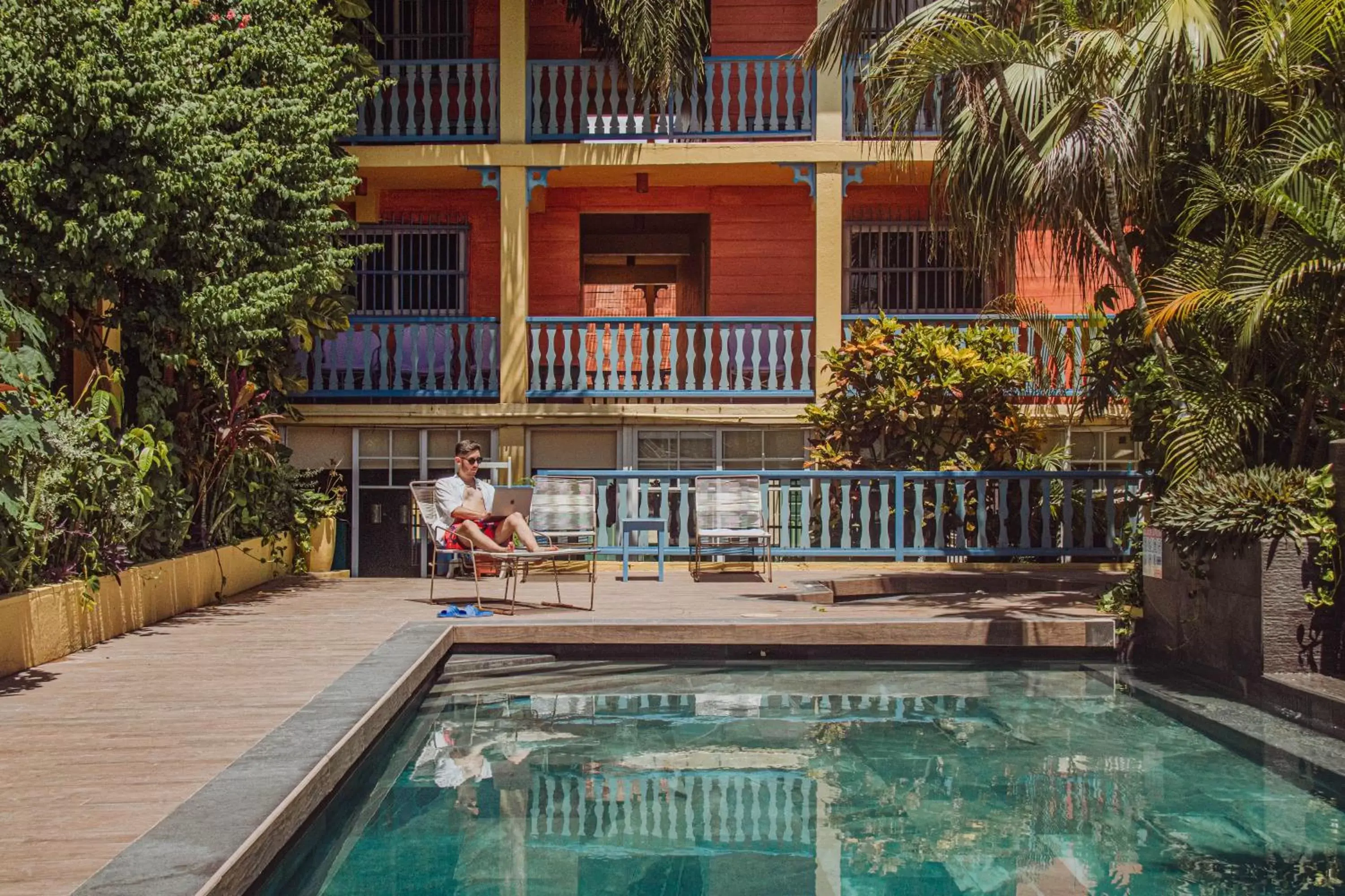 Swimming pool, Property Building in Hotel Casona de La Isla
