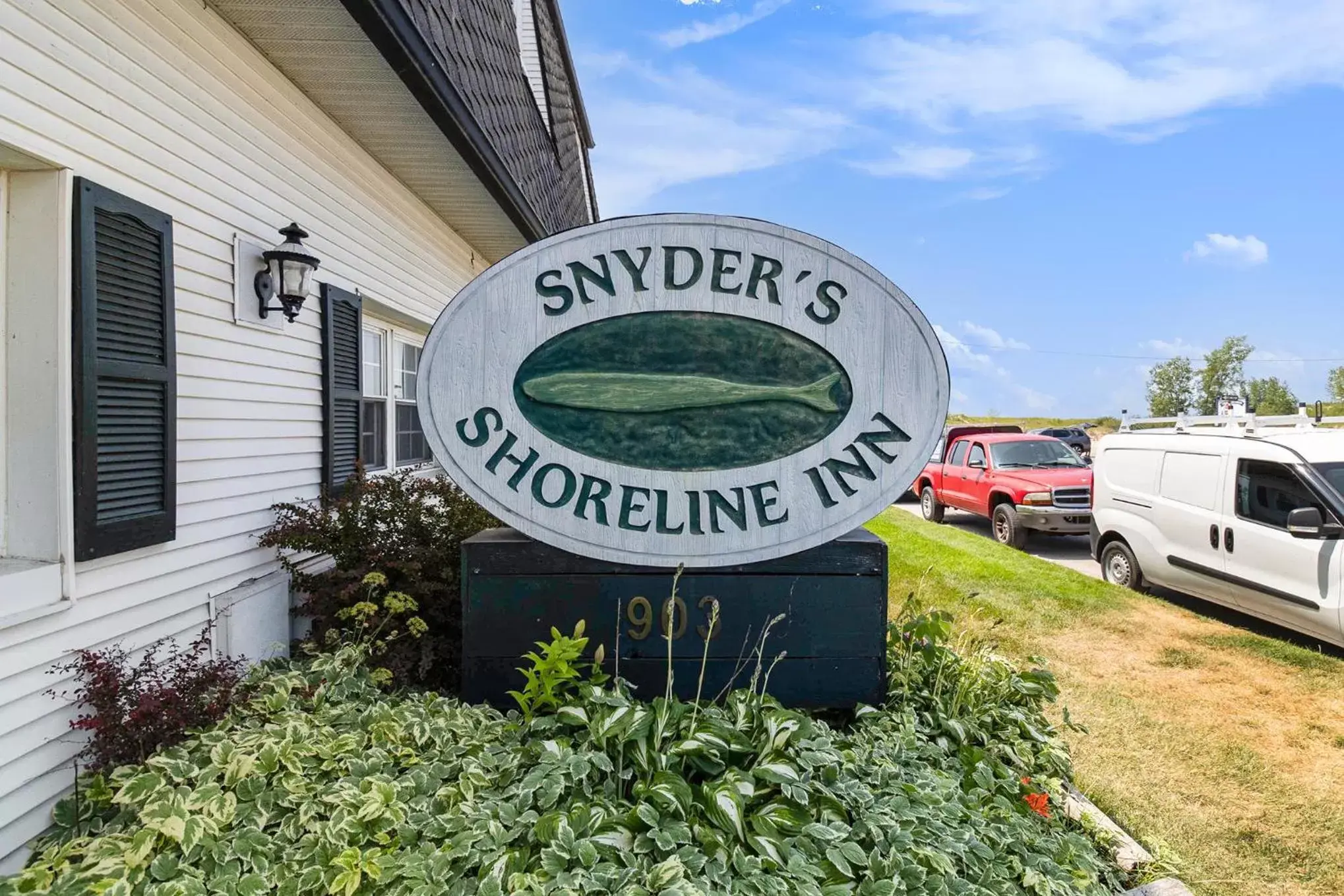 Property building, Property Logo/Sign in Snyders Shoreline Inn