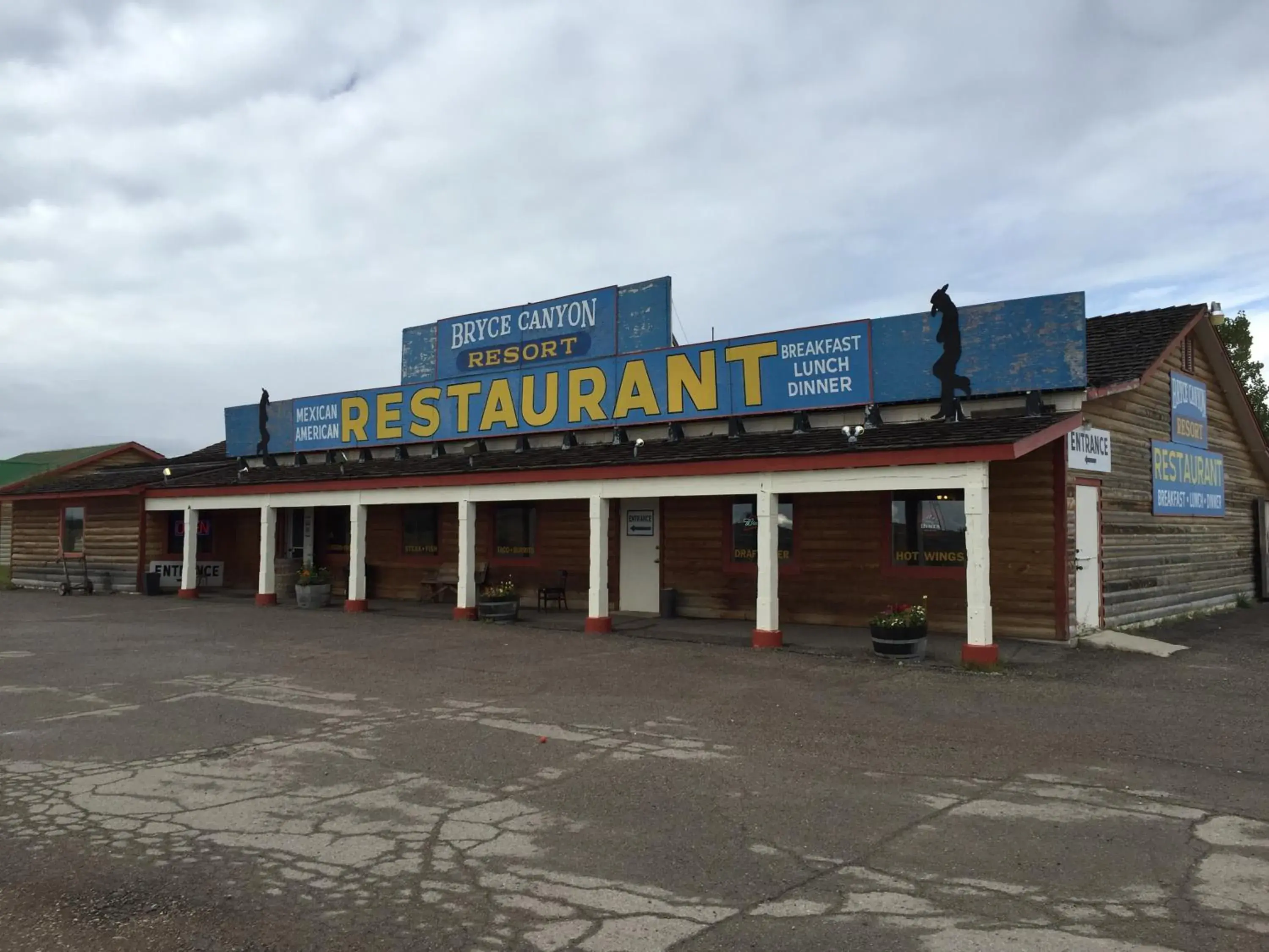 Property building in Bryce Canyon Resort Property building in Bryce Canyon Resort