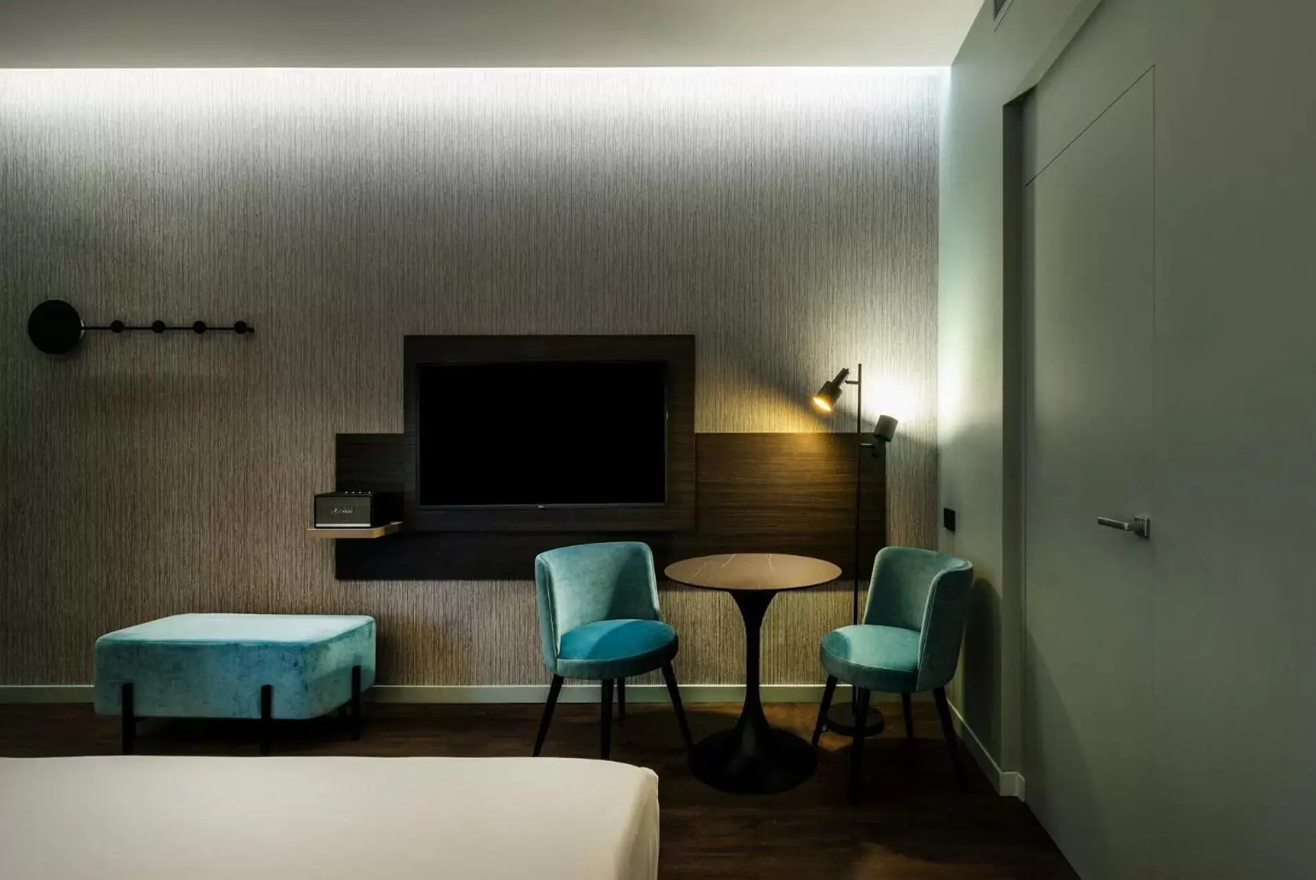 TV and multimedia, Bed in Hotel Mealba TV and multimedia, Bed in Hotel Mealba