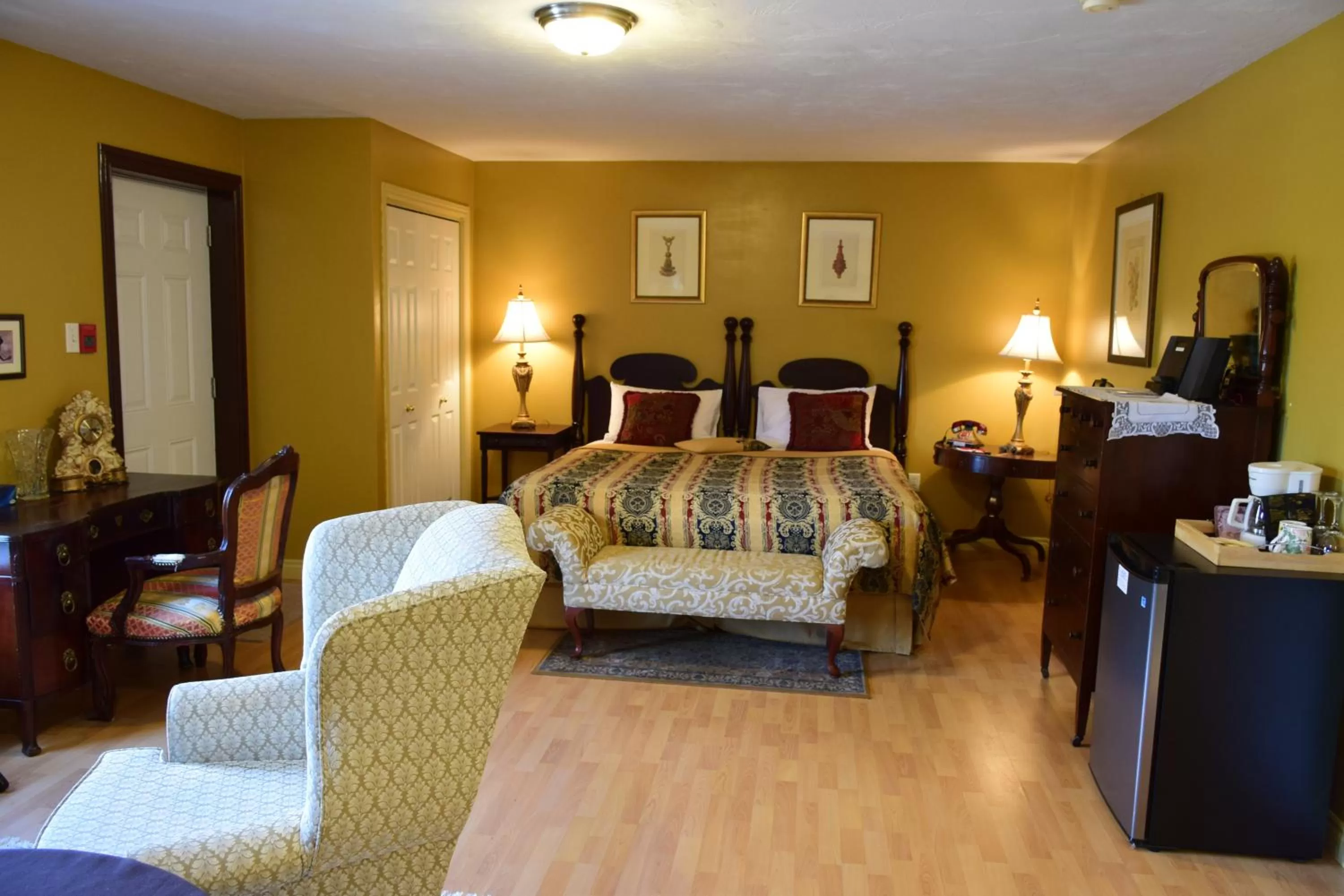 Bedroom, Bed in Auberge Wild Rose Inn