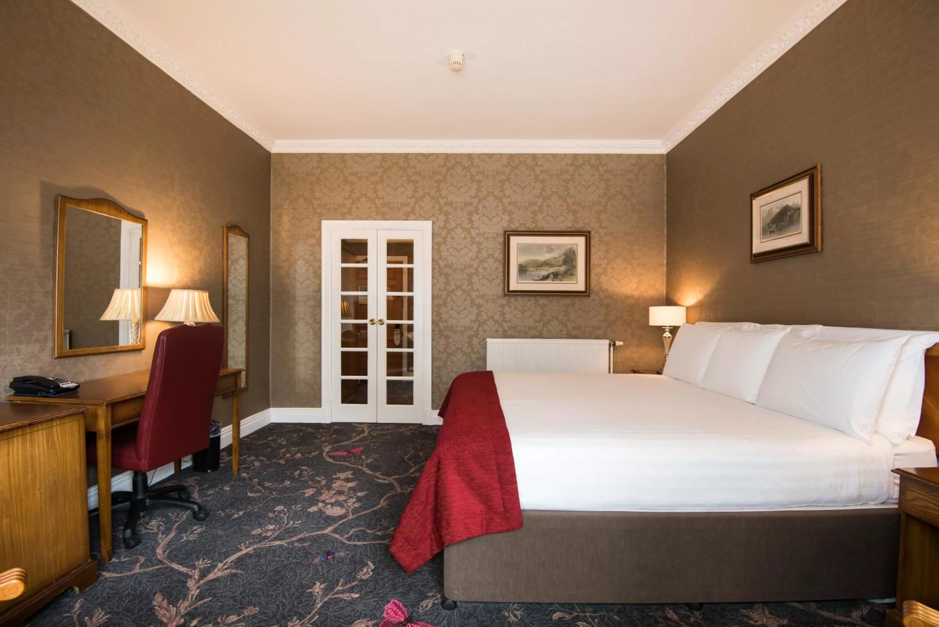 Bedroom, Bed in Kingsmills Hotel