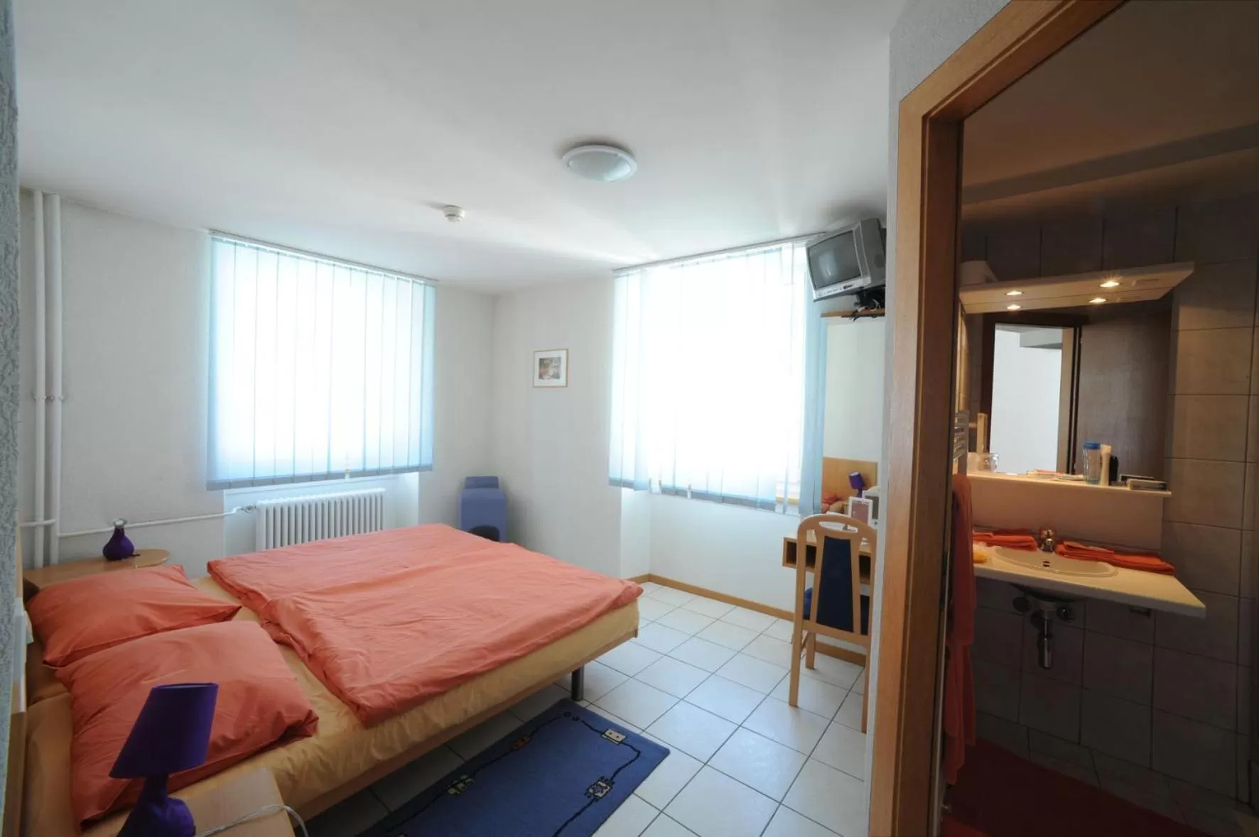 Bed in Chez Gilles hôtel resto bar SA