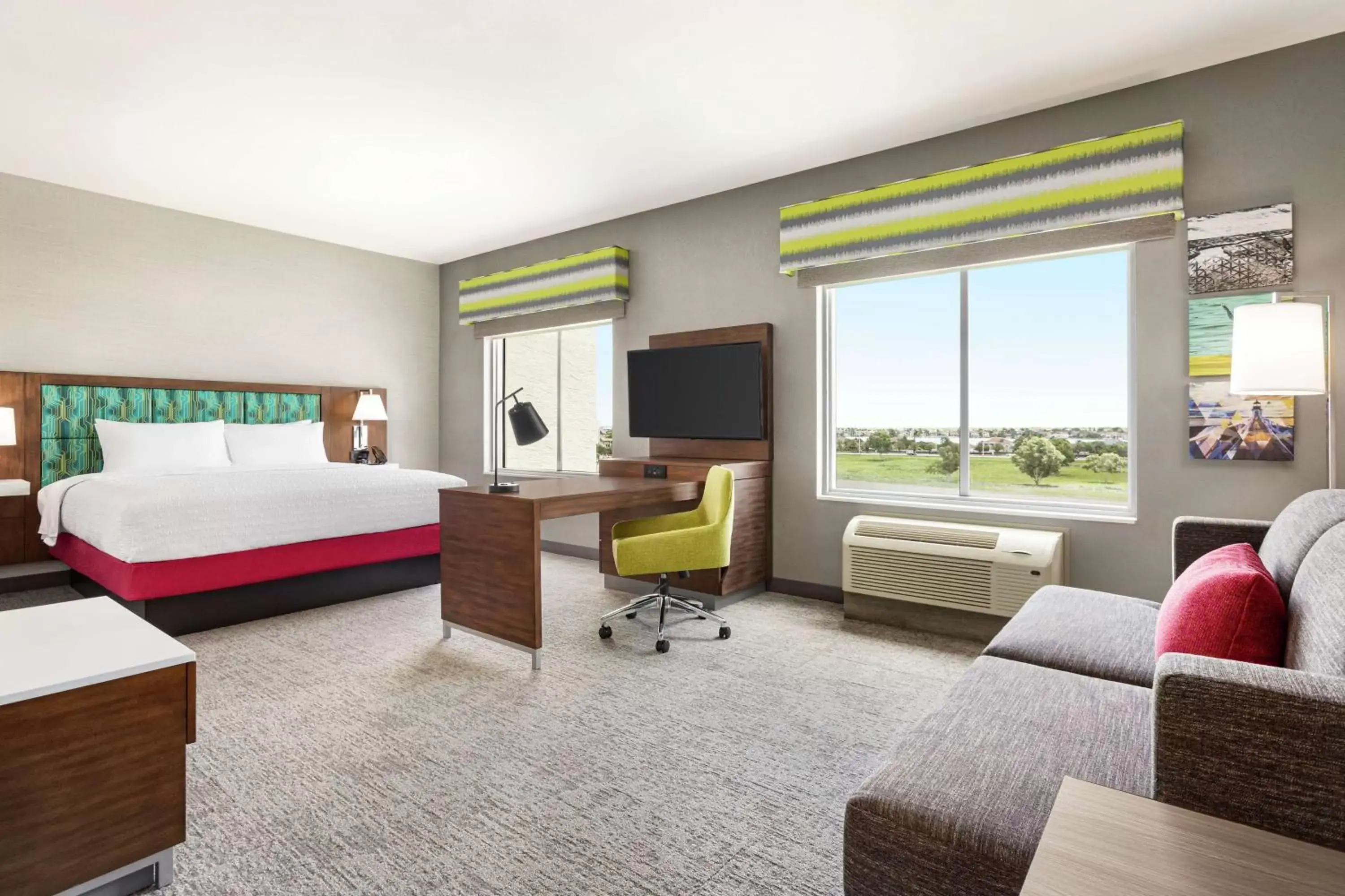 Bedroom in Hampton Inn & Suites Miami, Kendall, Executive Airport