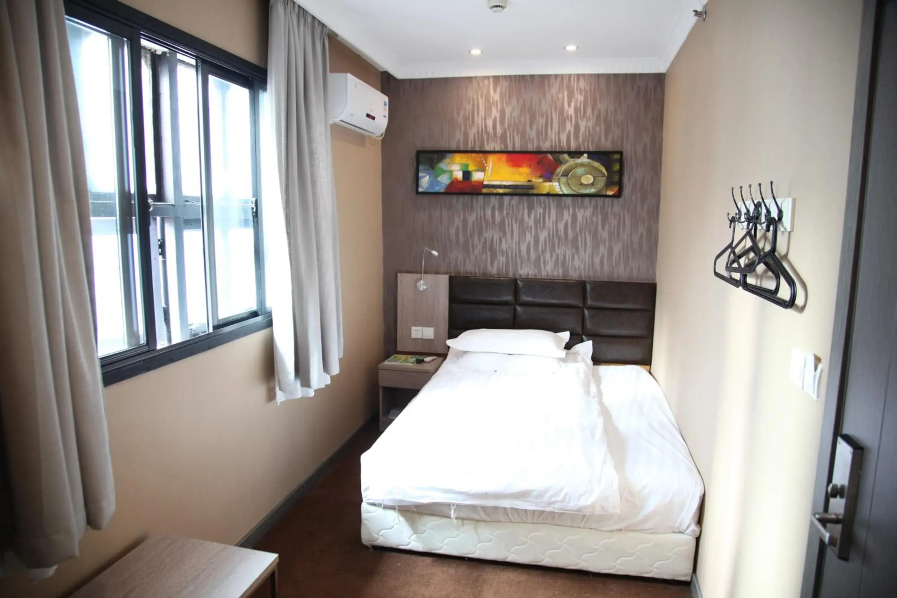Photo of the whole room, Bed in Shanghai Fish Inn Bund