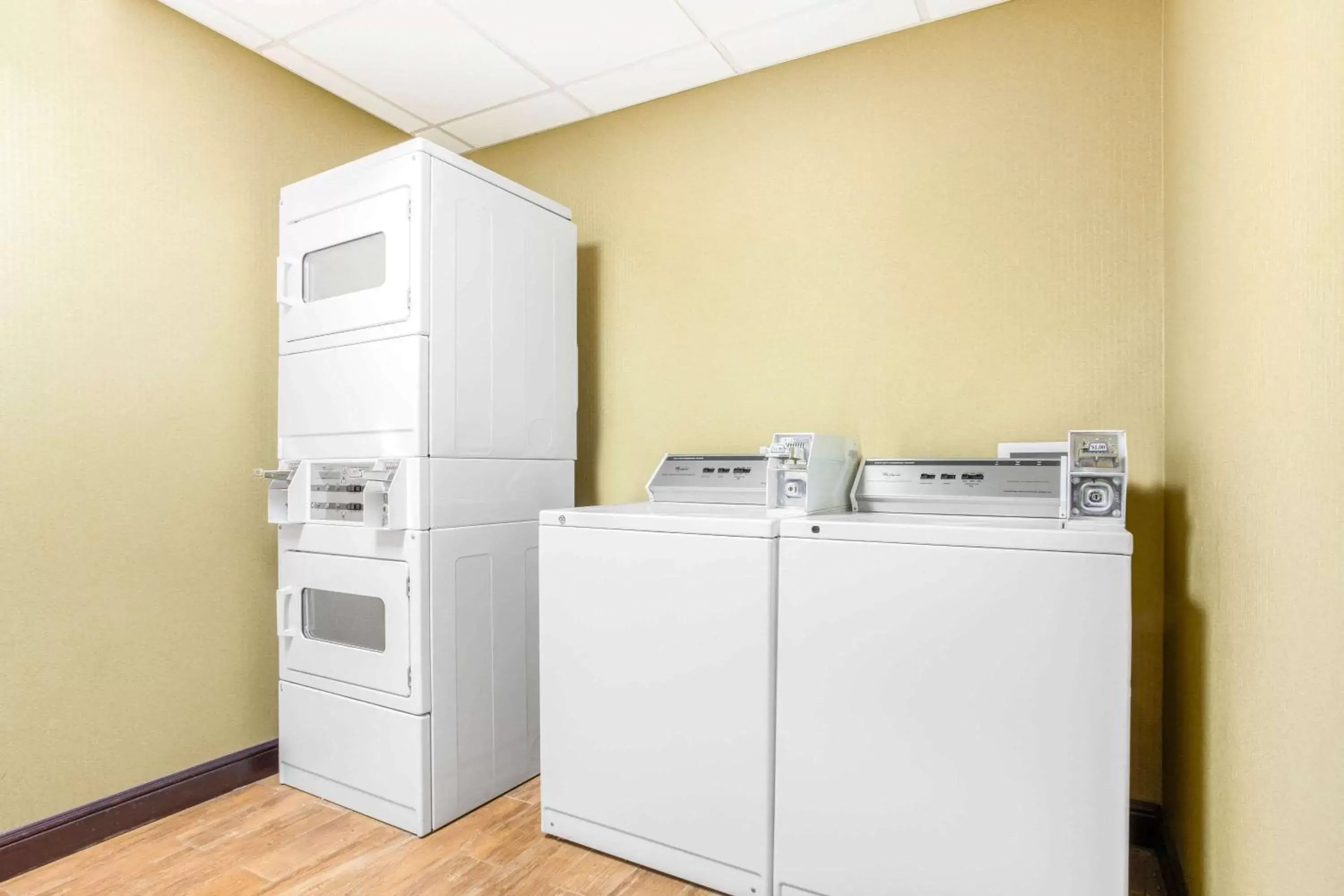 laundry, Kitchen/Kitchenette in La Quinta by Wyndham Ennis