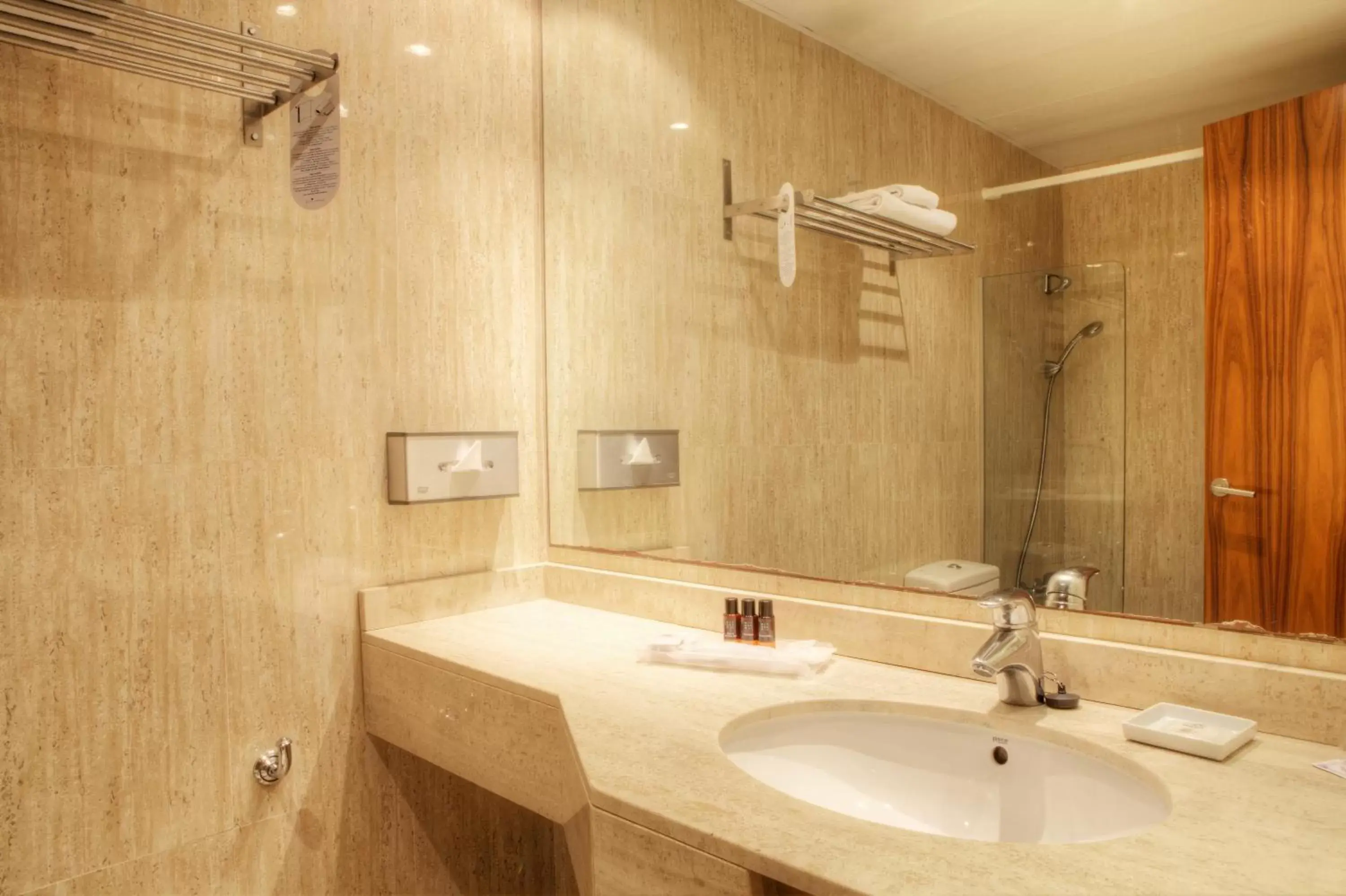 Photo of the whole room, Bathroom in Sunway Playa Golf & Spa Sitges