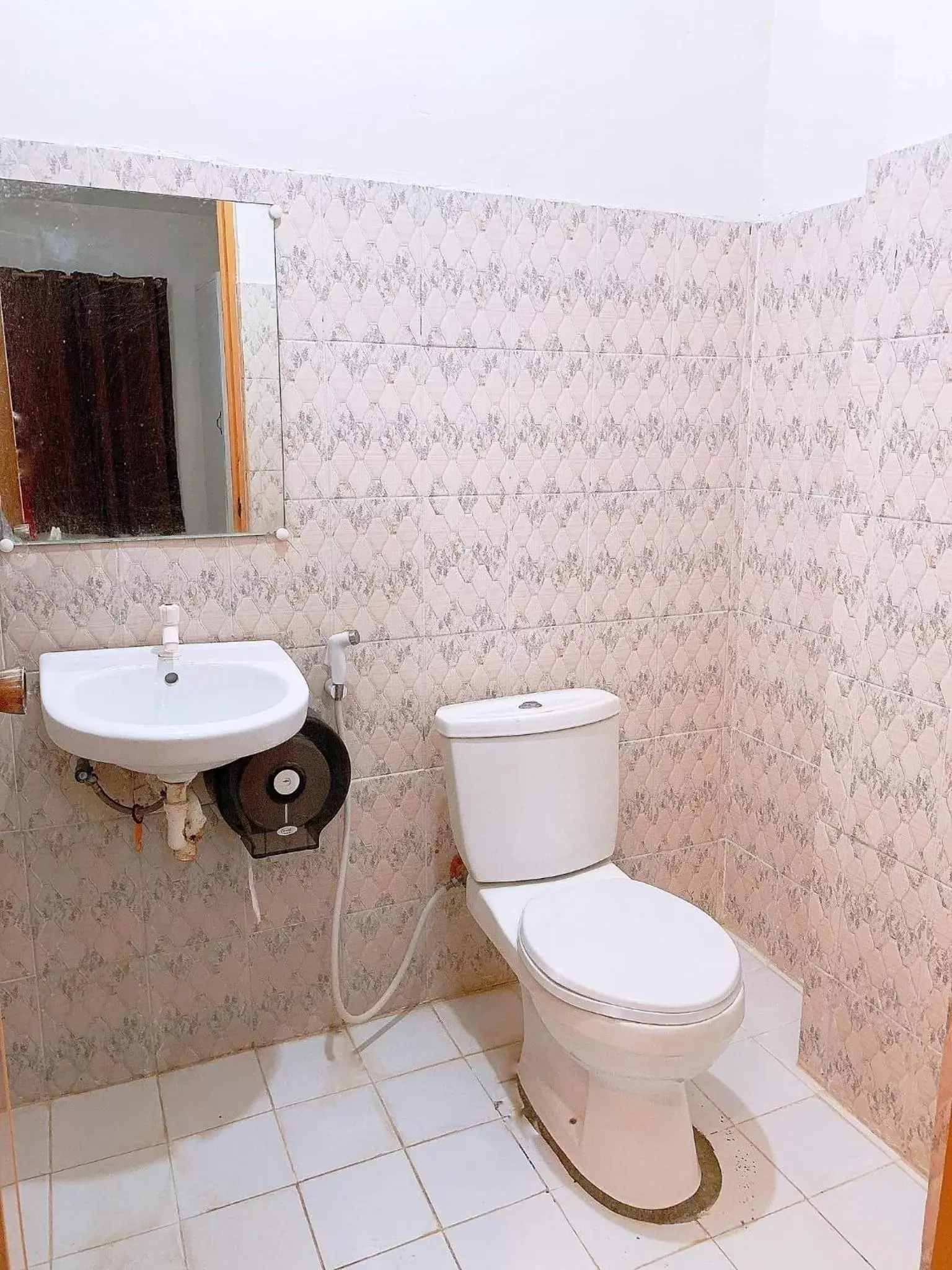 Toilet, Bathroom in Luna Oslob Travellers Inn