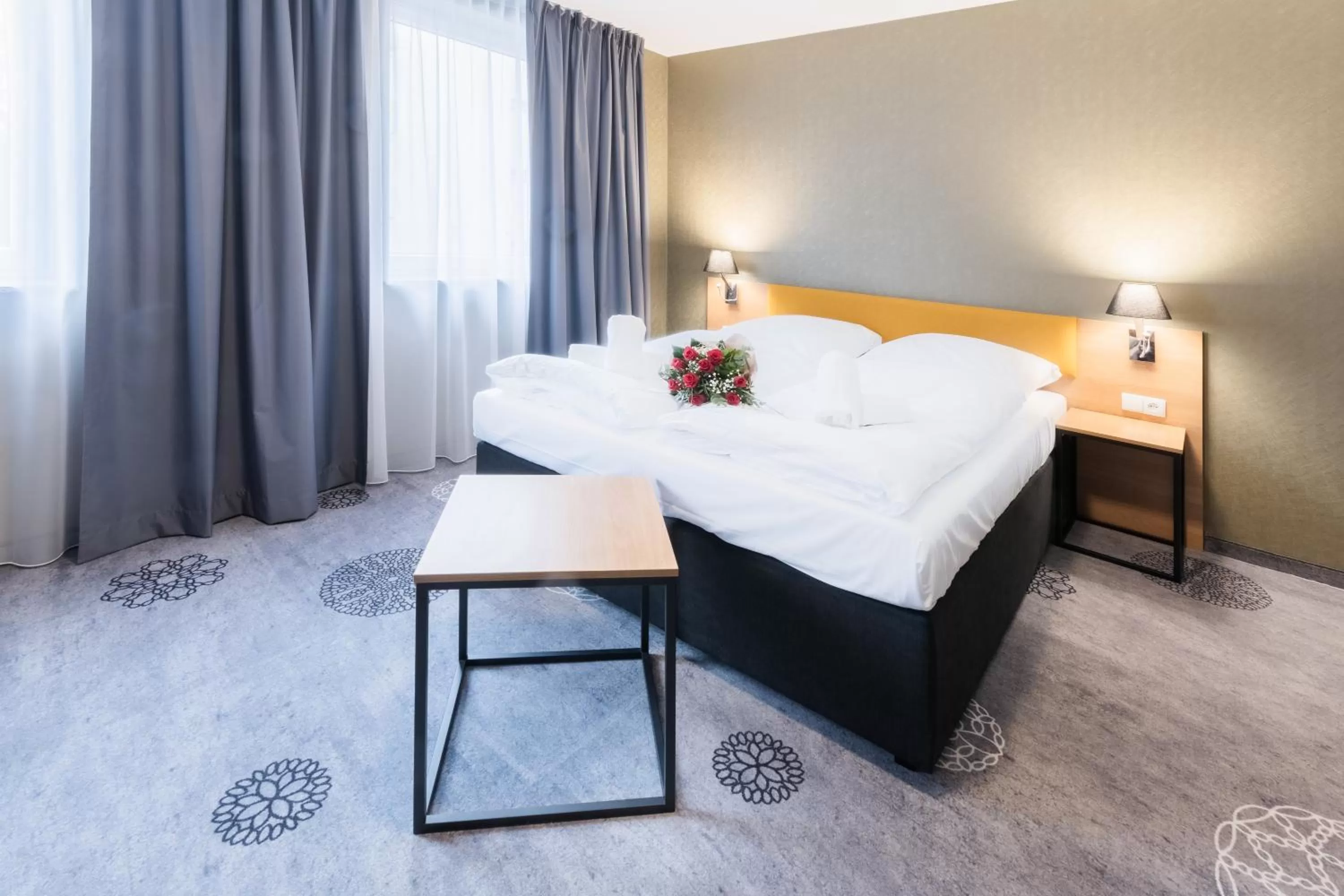 Bedroom, Bed in Hotel Lantier & Swimming Pool Zone