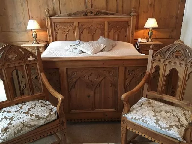 Photo of the whole room, Bed in The Old Well Inn