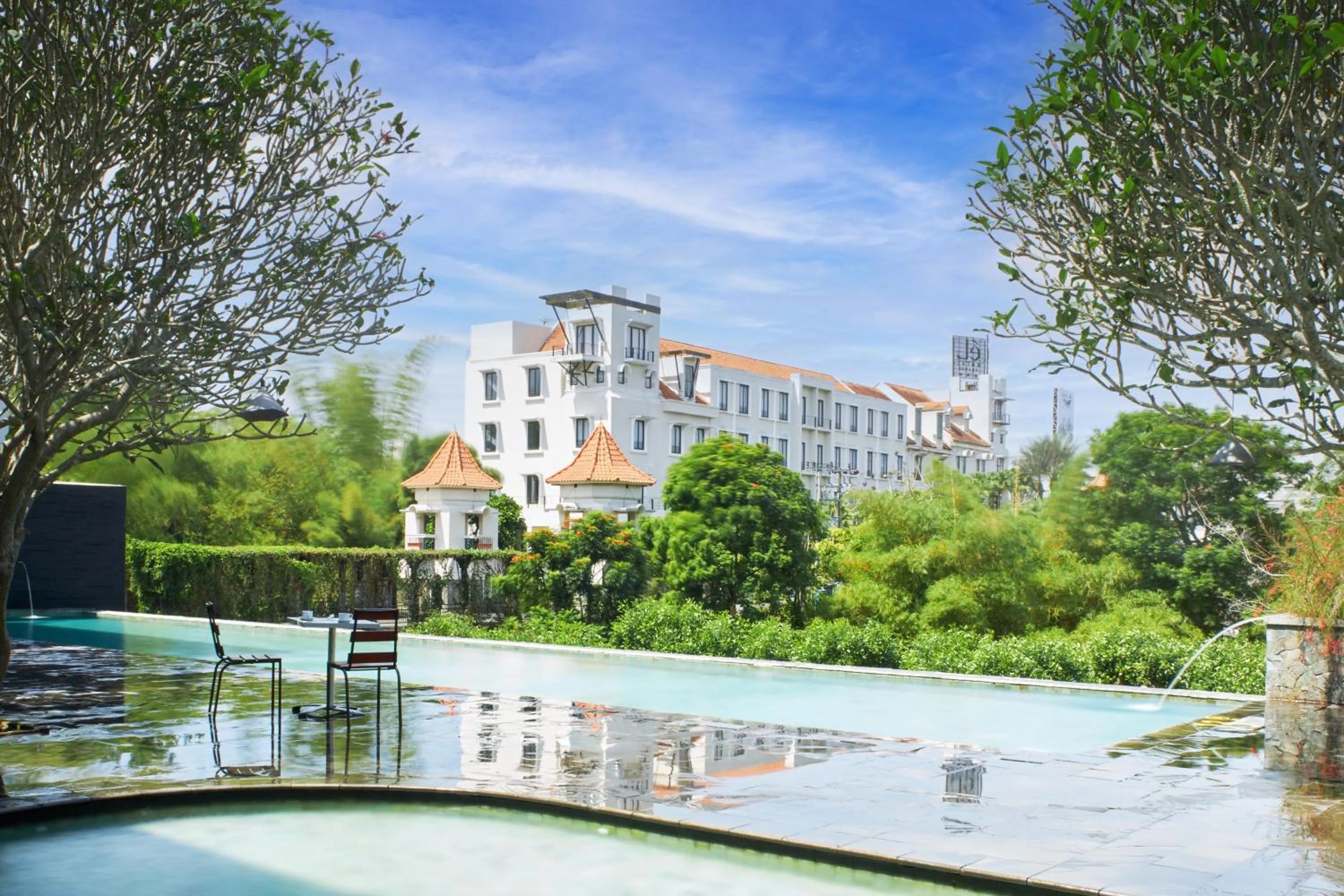 Swimming pool in eL Hotel Malang