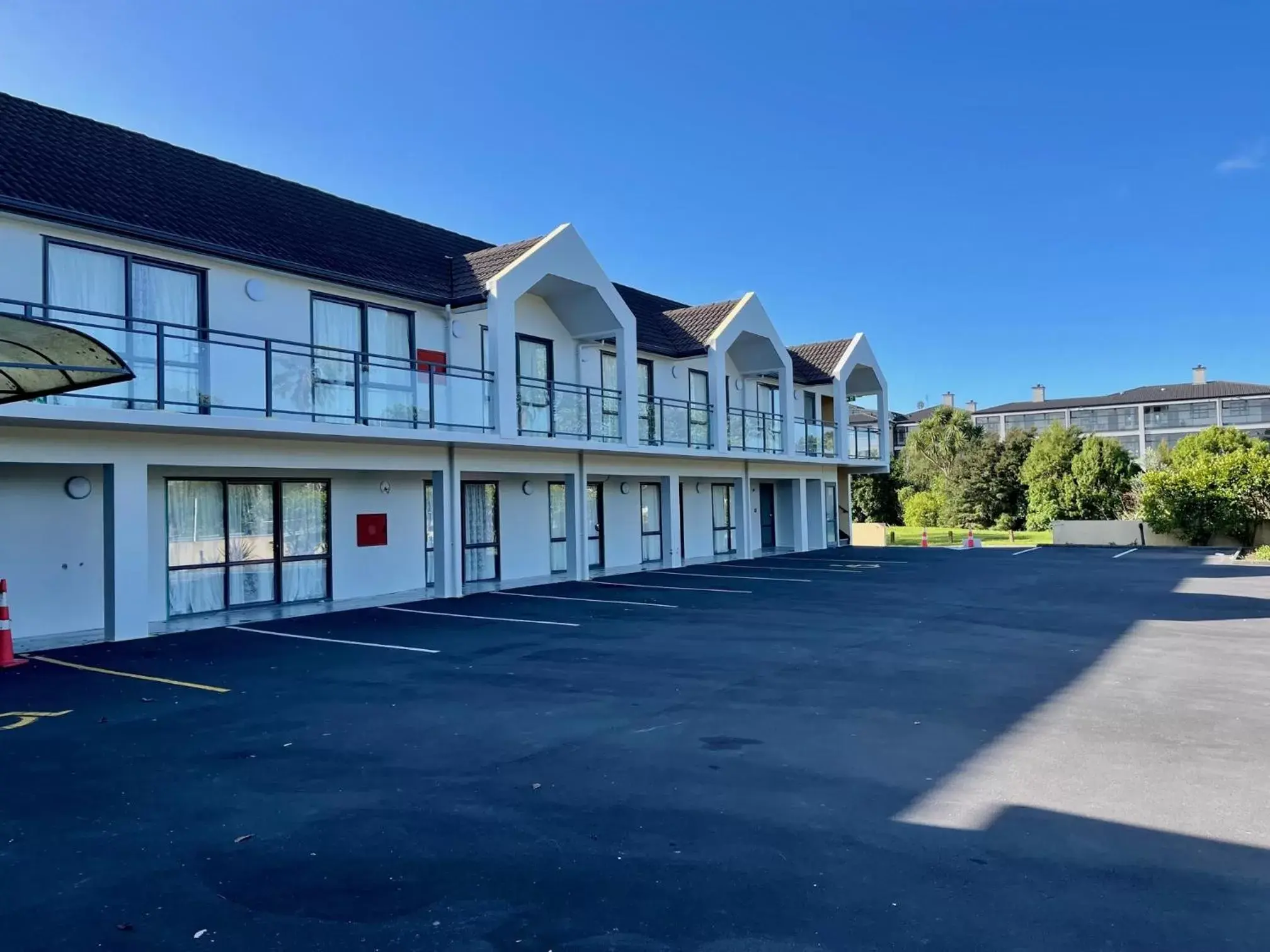 Property building in Botany Palms Motel Property building in Botany Palms Motel