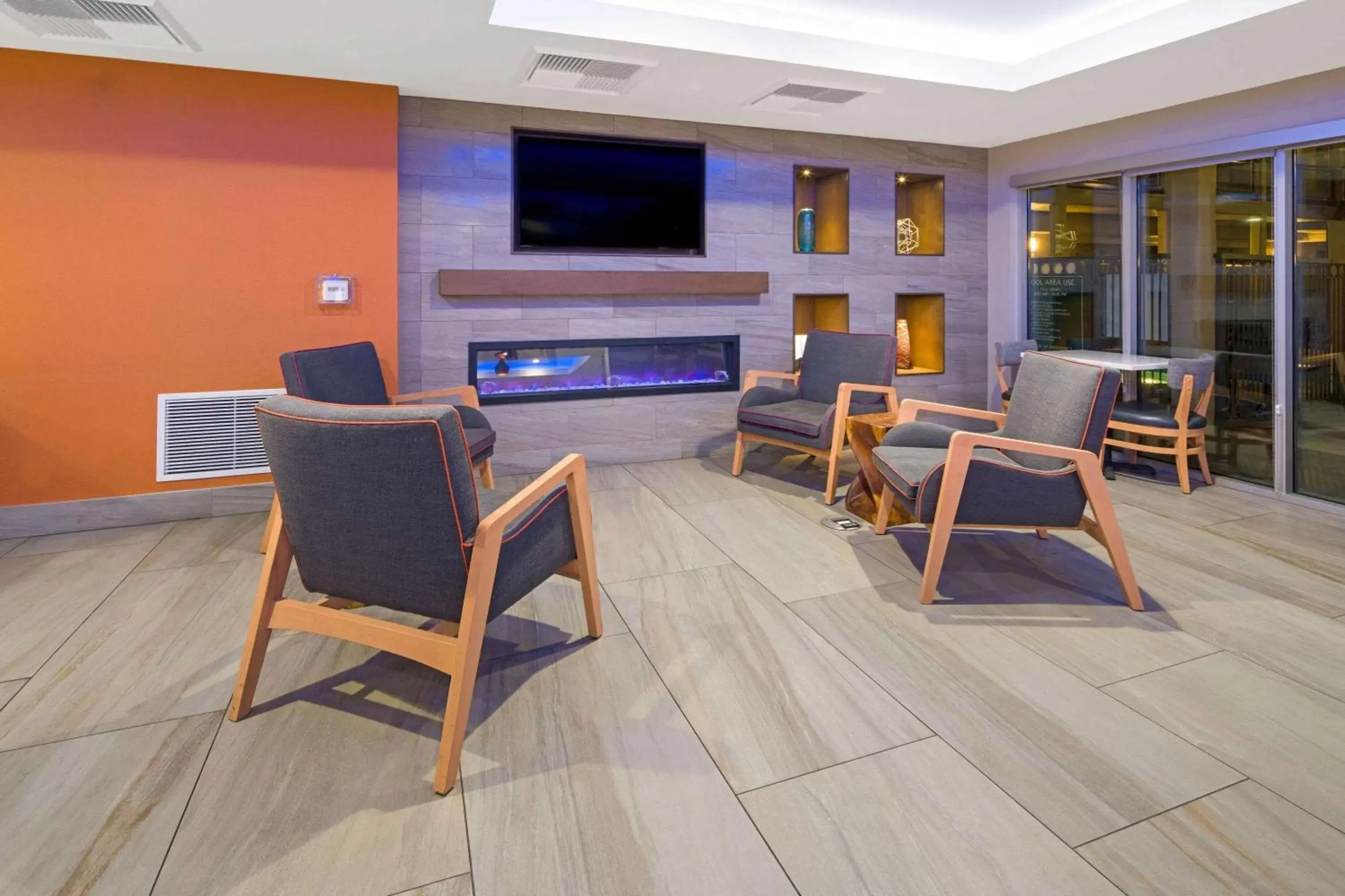 Lobby or reception, Seating Area in La Quinta by Wyndham Orange County Airport