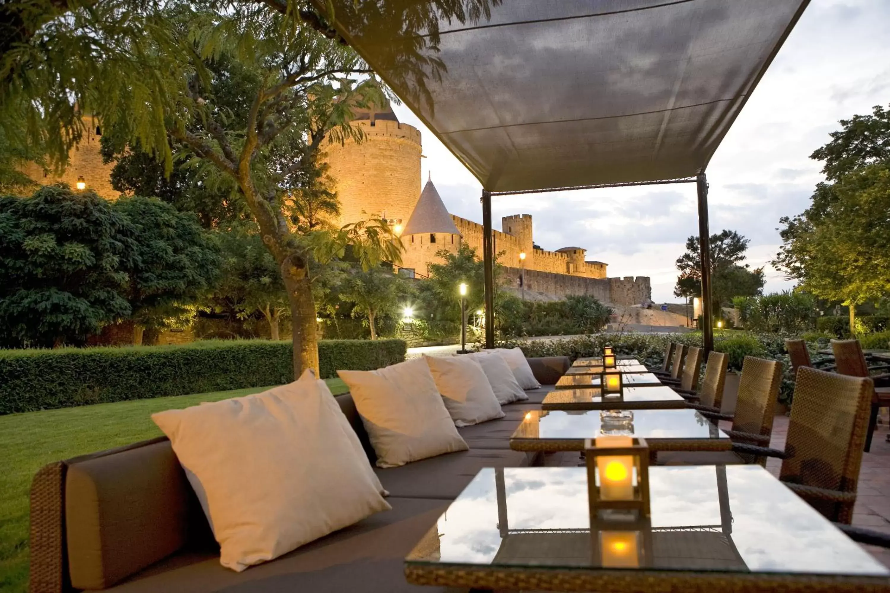 Patio in Hôtel Montmorency & Spa