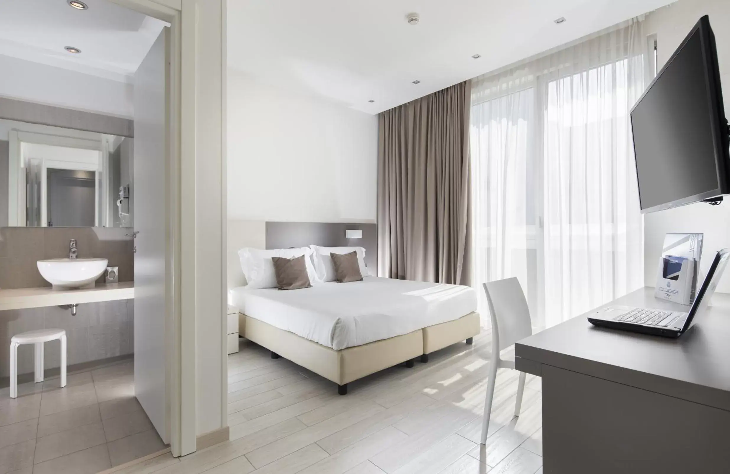 Photo of the whole room, Bed in Hotel Cube Photo of the whole room, Bed in Hotel Cube