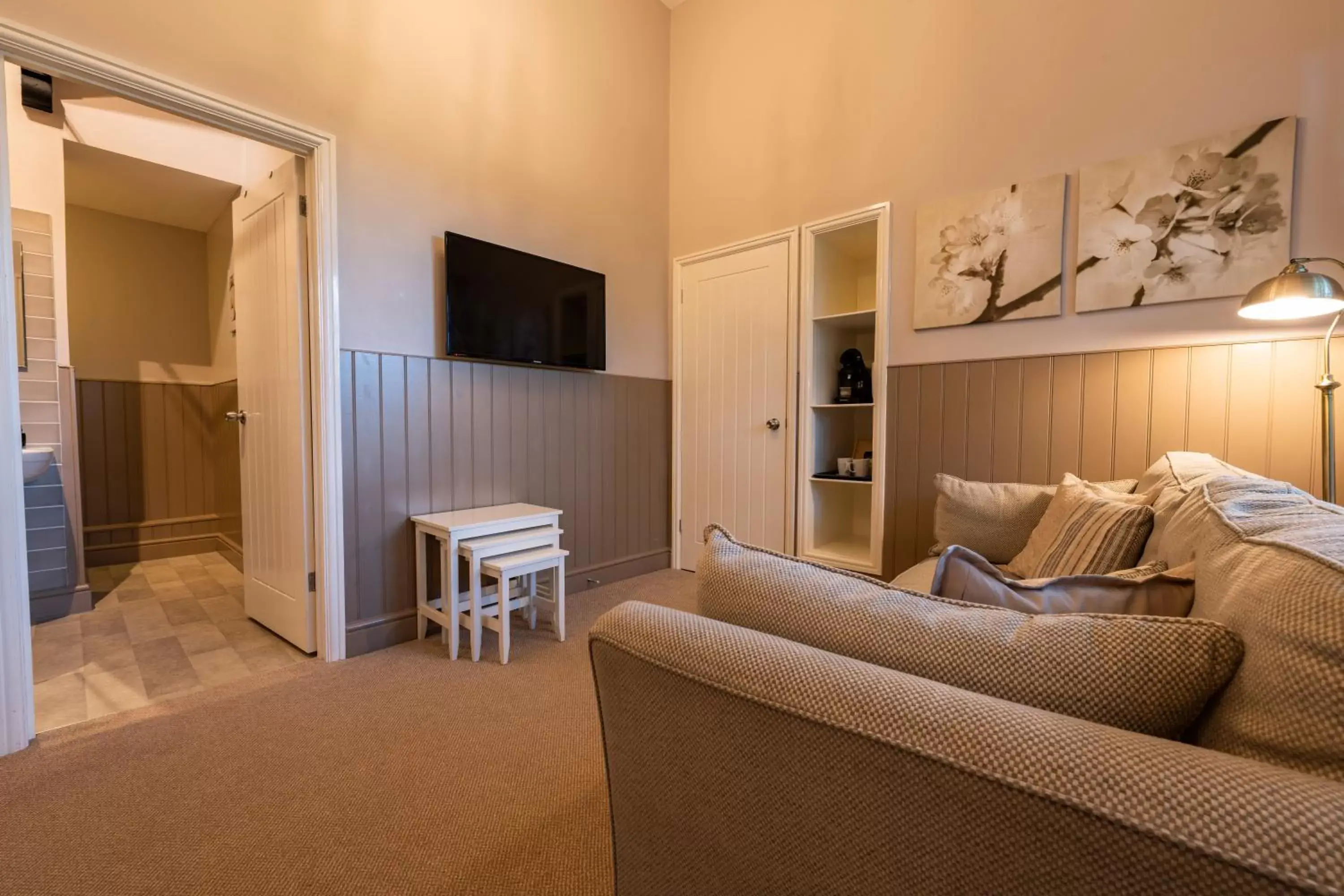 Bedroom, Seating Area in Swan Hotel