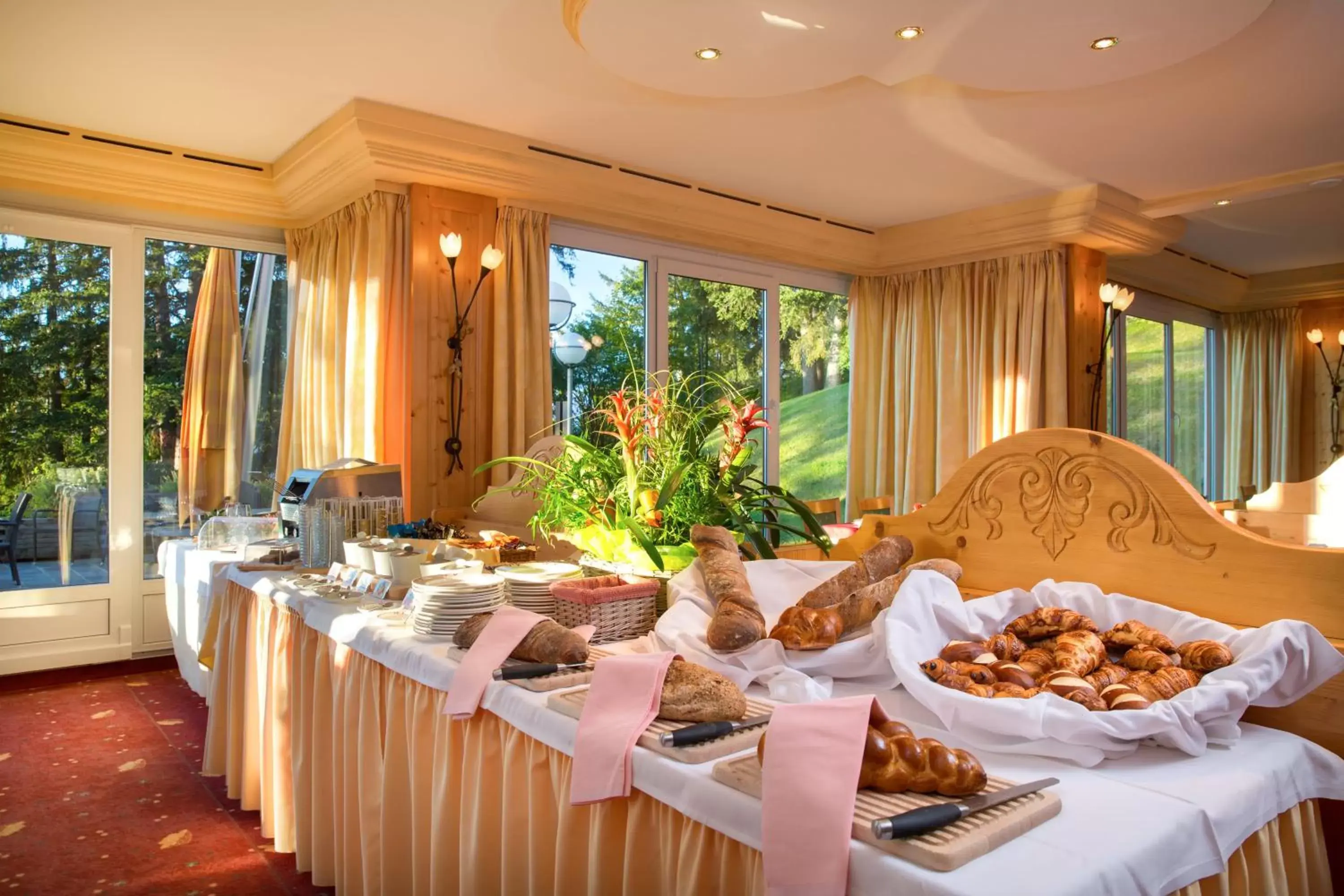 Buffet breakfast in Hotel Helvetia Intergolf