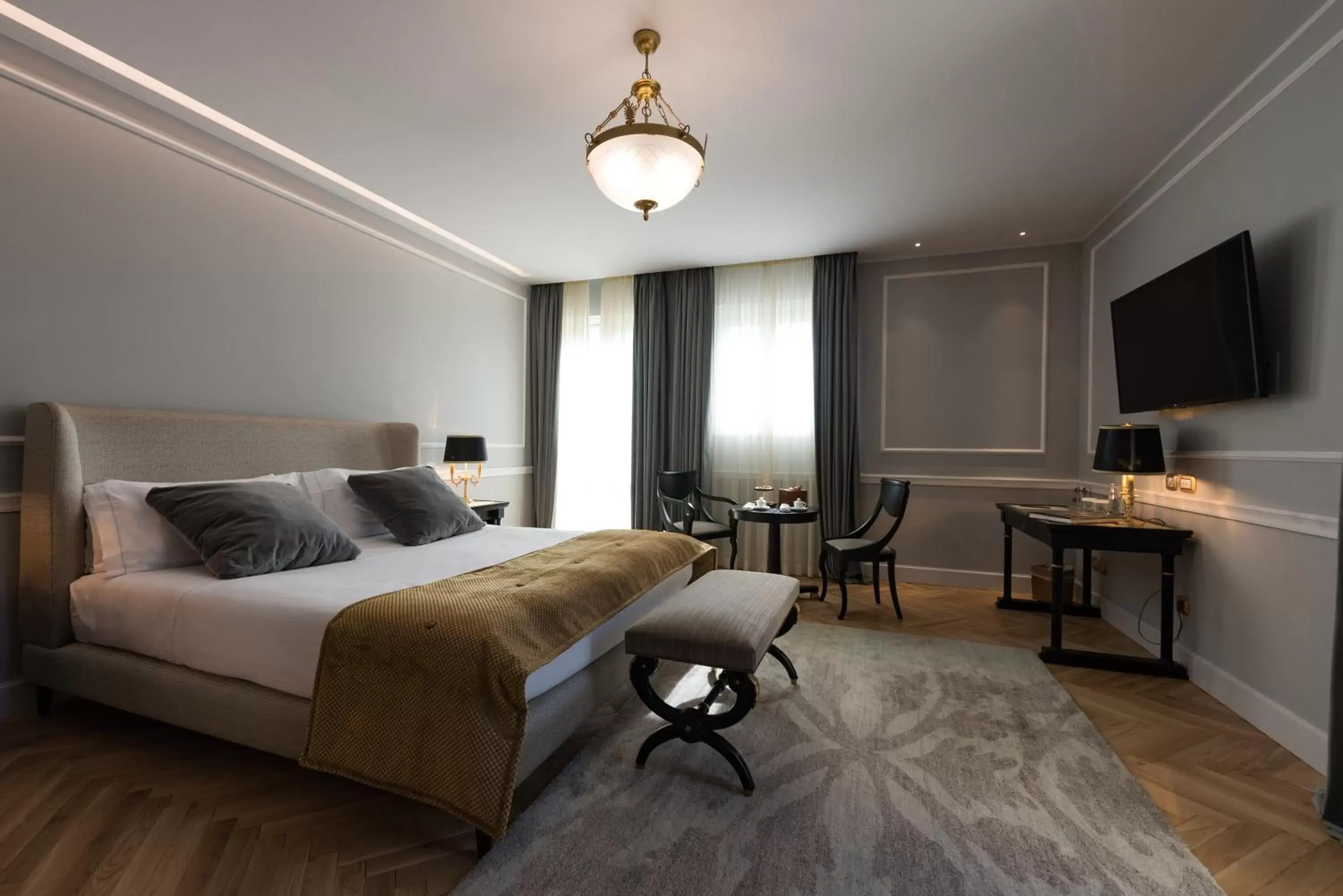 Bedroom, TV/Entertainment Center in Grand Hotel Et Des Palmes
