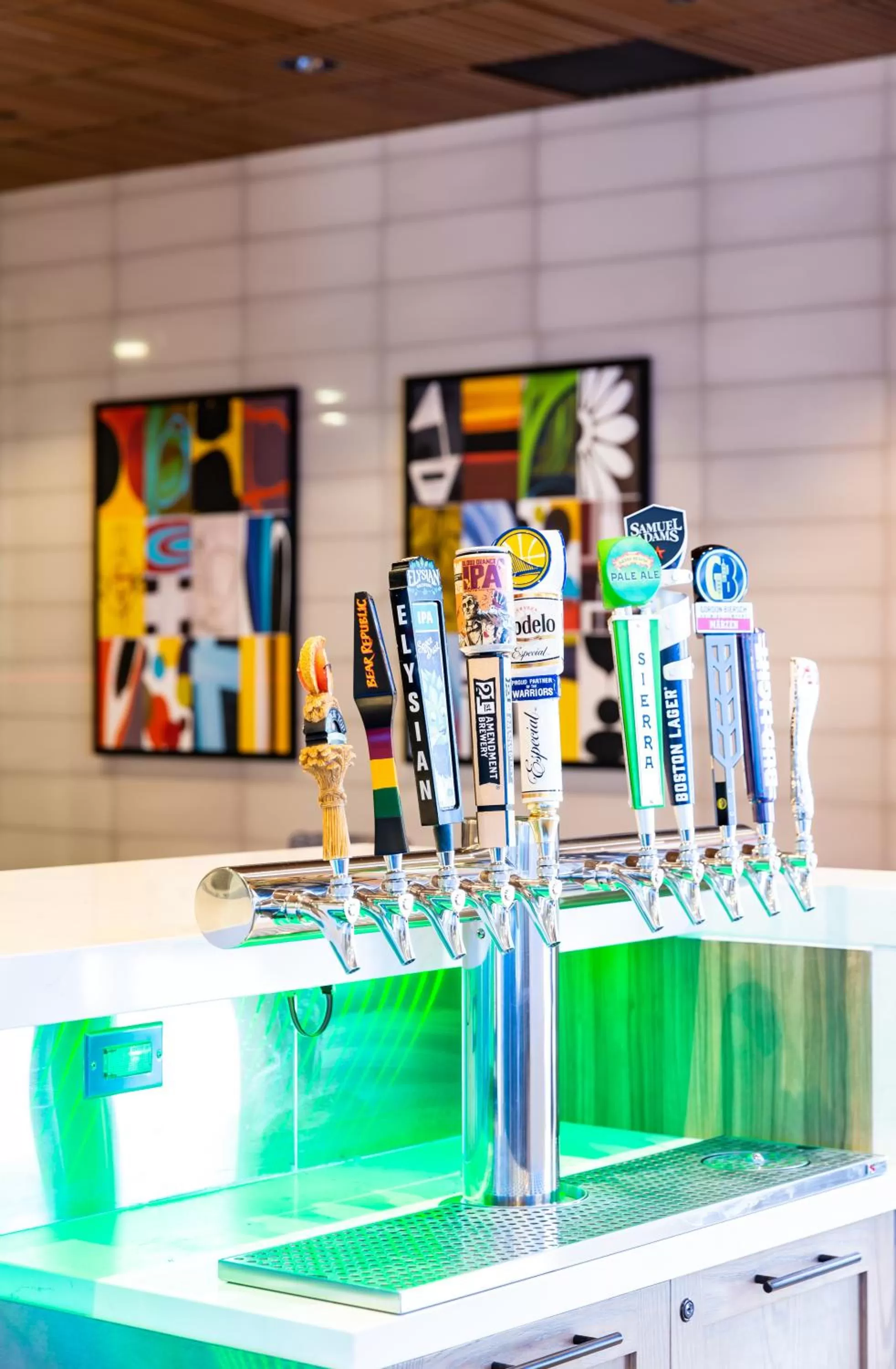 Lounge or bar in Holiday Inn San Jose-Silicon Valley by IHG