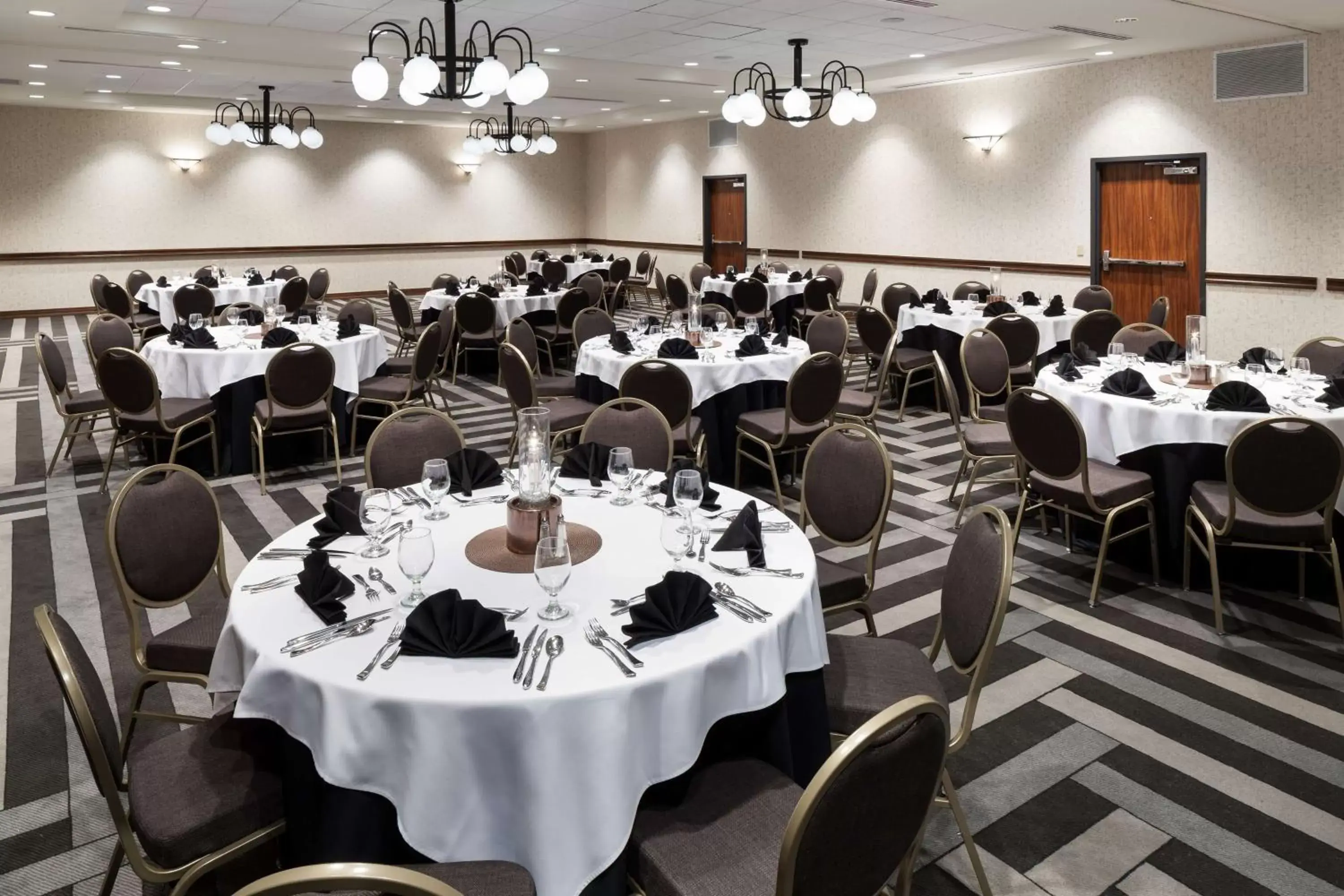 Meeting/conference room, Banquet Facilities in Embassy Suites Anchorage