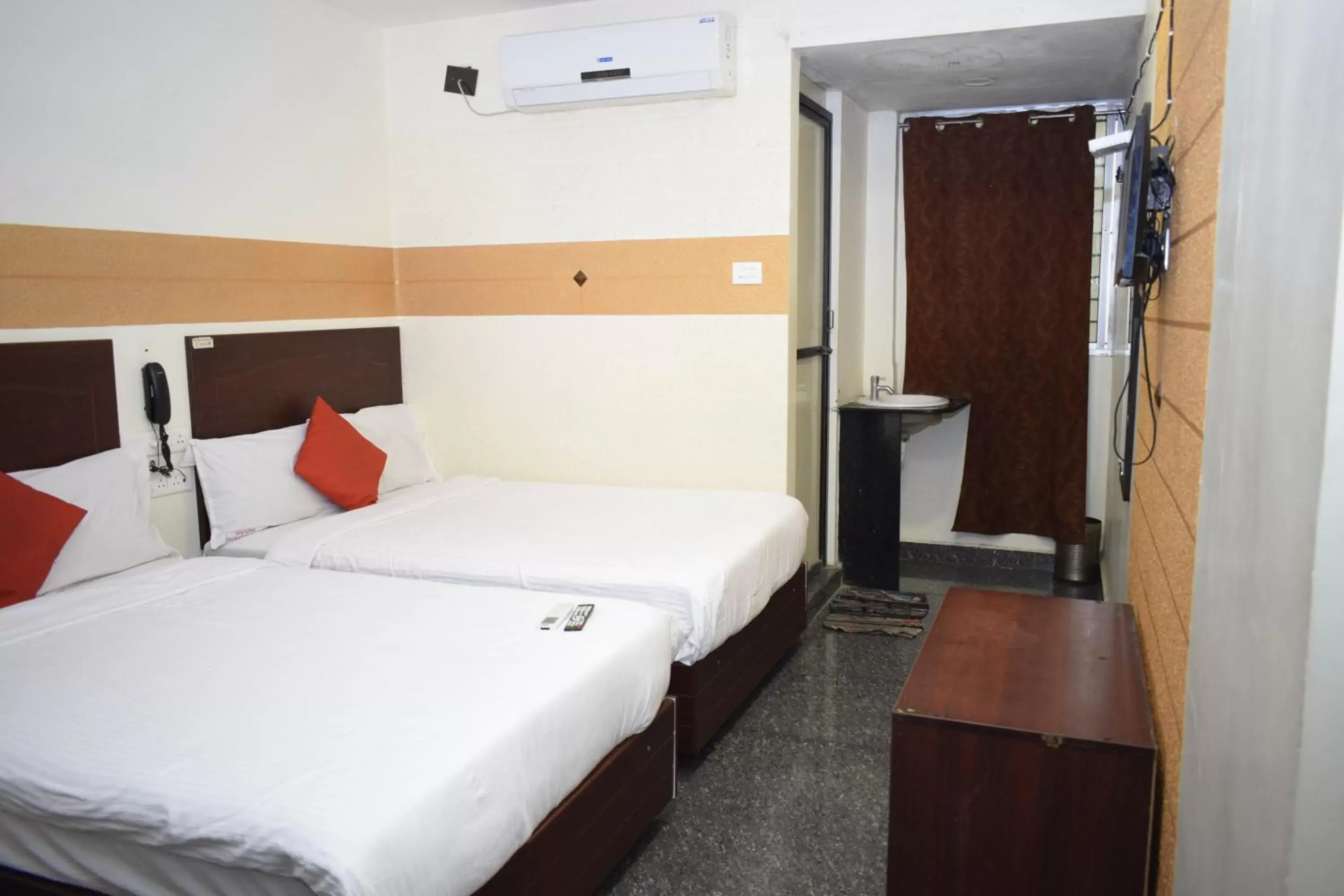 Bed in HOTEL BOOPATHI Madurai Bed in HOTEL BOOPATHI Madurai