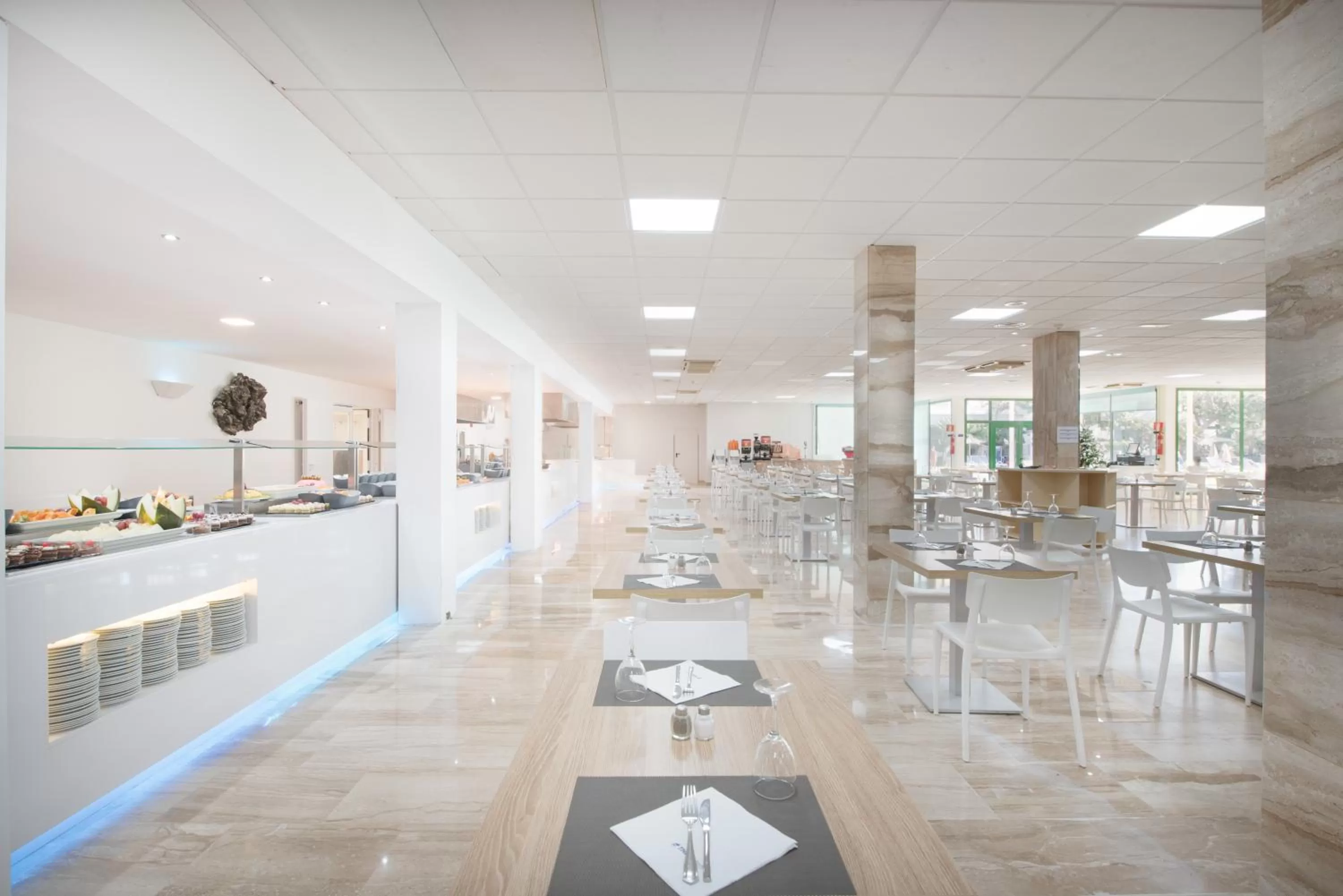 Restaurant/places to eat in THB Royal