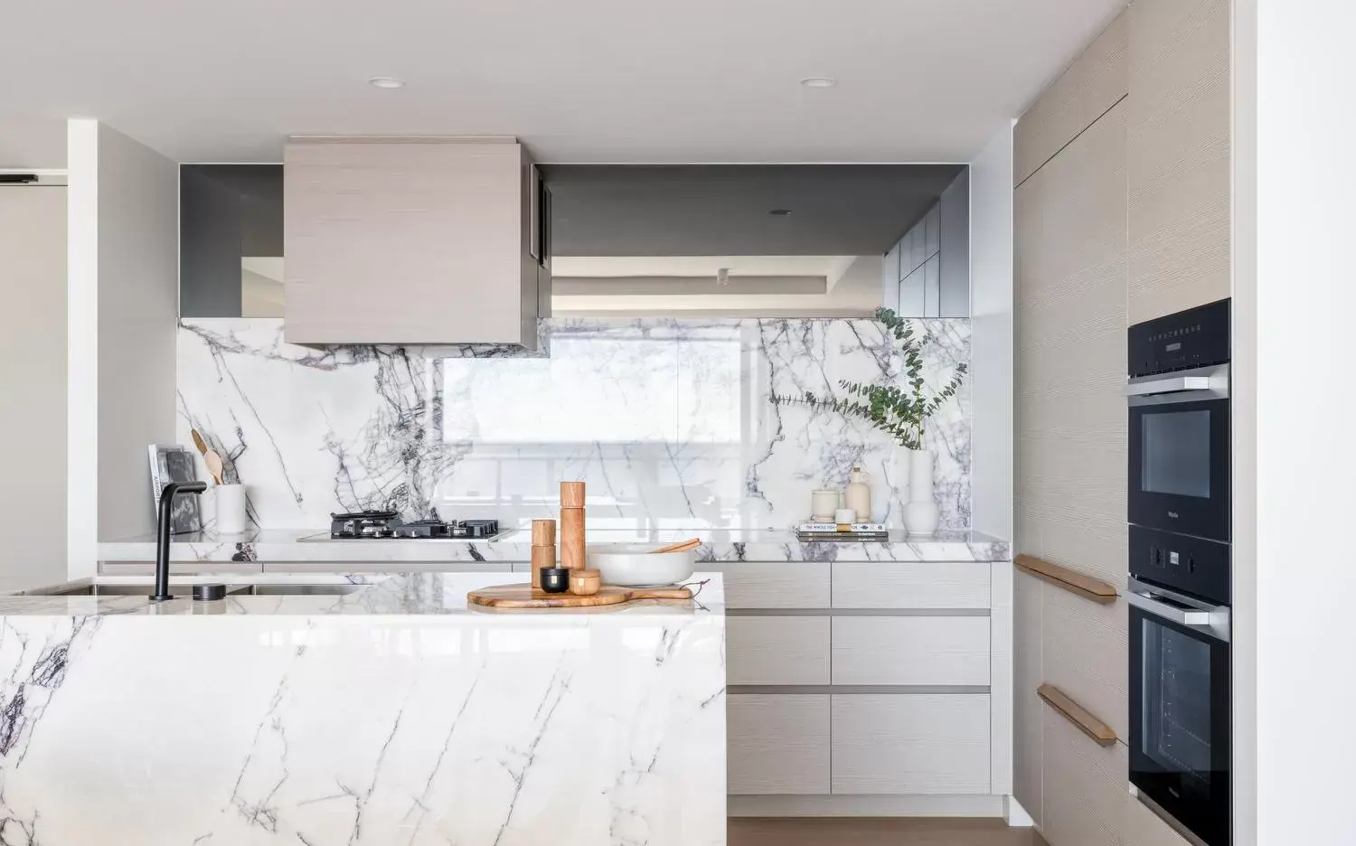 Kitchen or kitchenette, Kitchen/Kitchenette in The Langham, Gold Coast and Jewel Residences