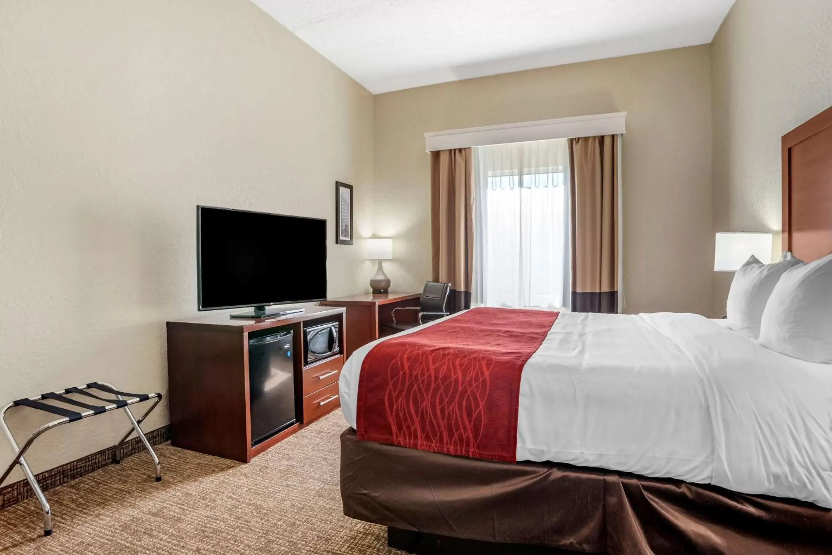 Photo of the whole room, Bed in Comfort Inn & Suites Marianna I-10