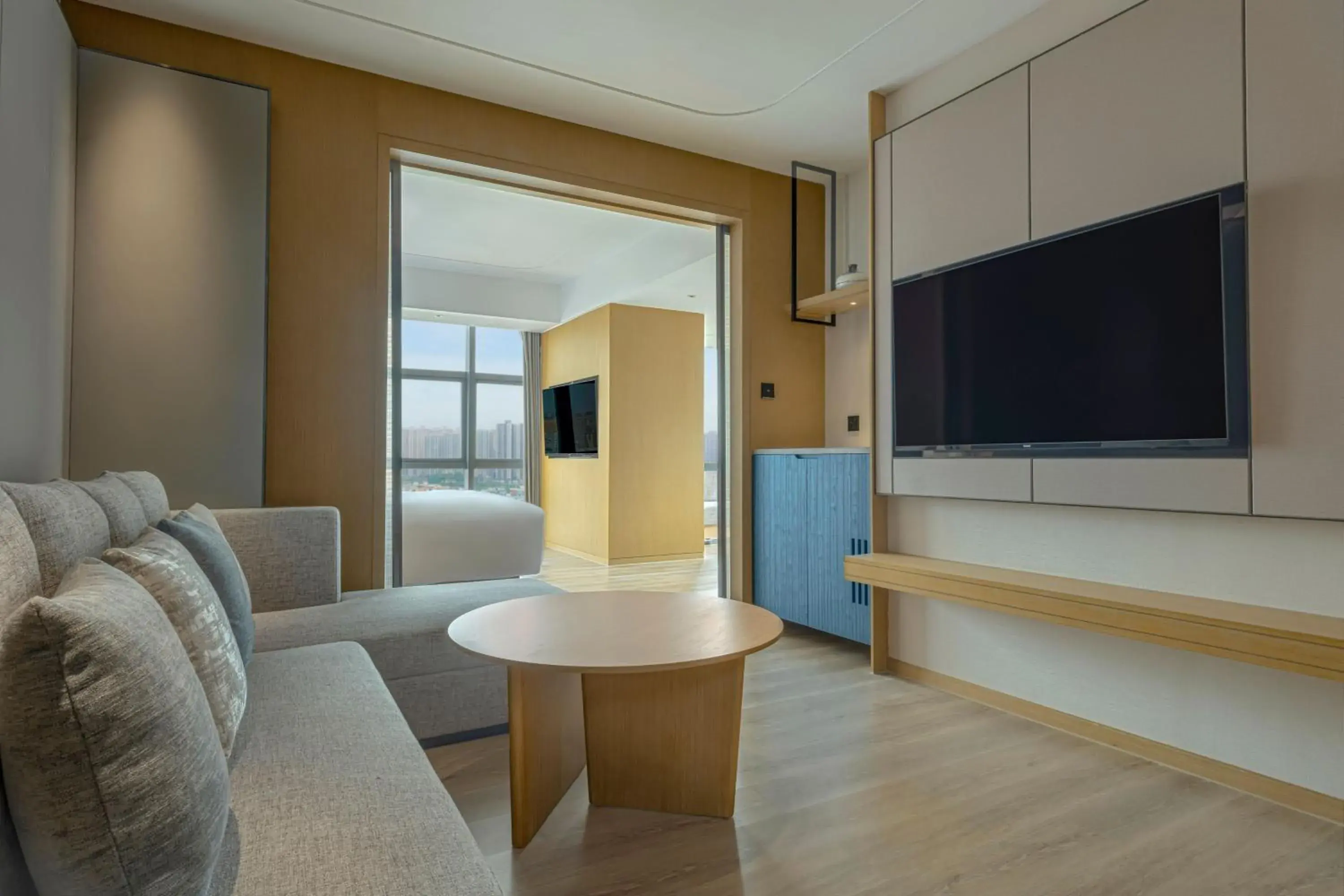 Living room, TV/Entertainment Center in Courtyard by Marriott Foshan Gaoming