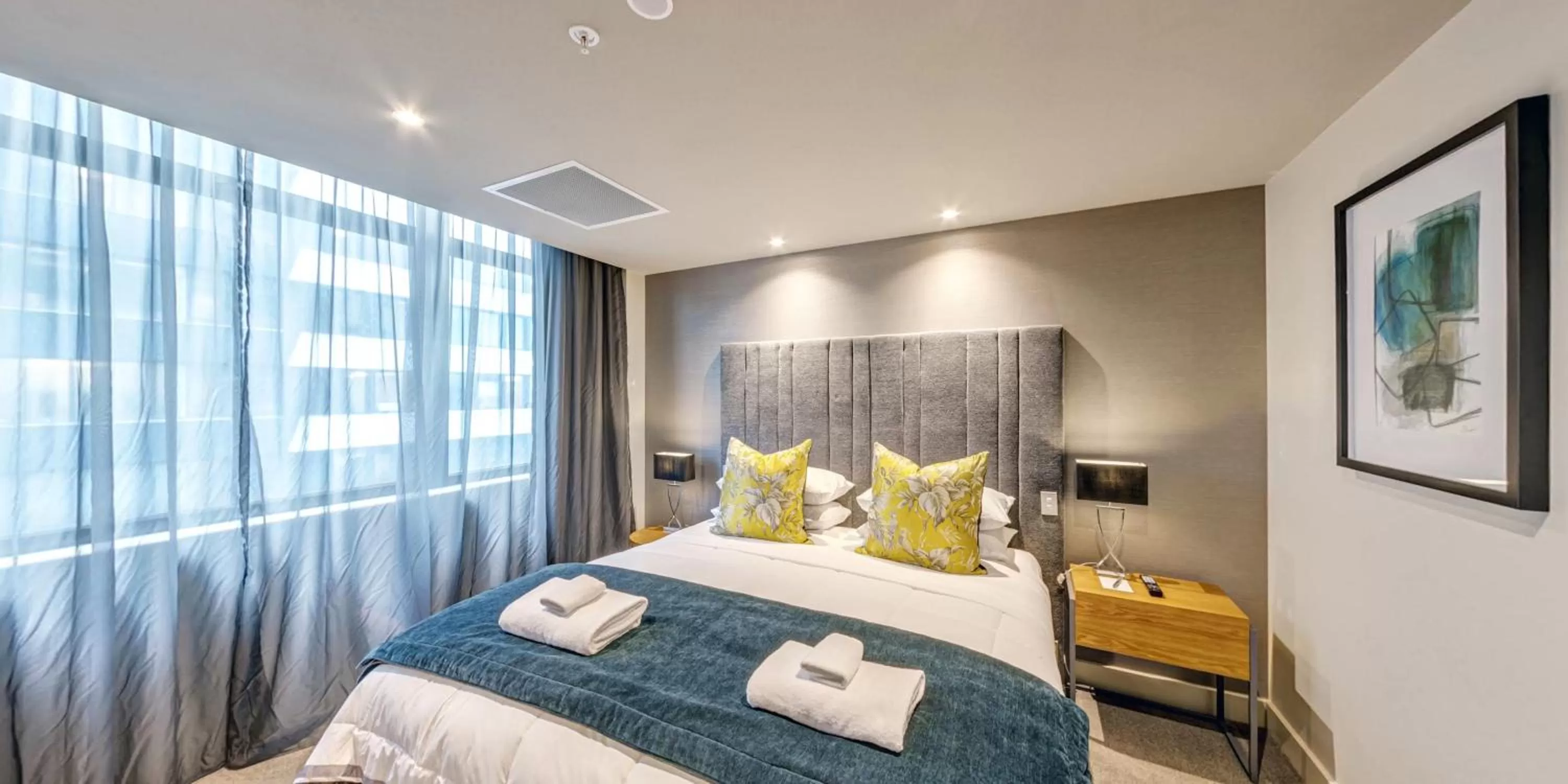 Bedroom, Bed in Distinction Dunedin Hotel