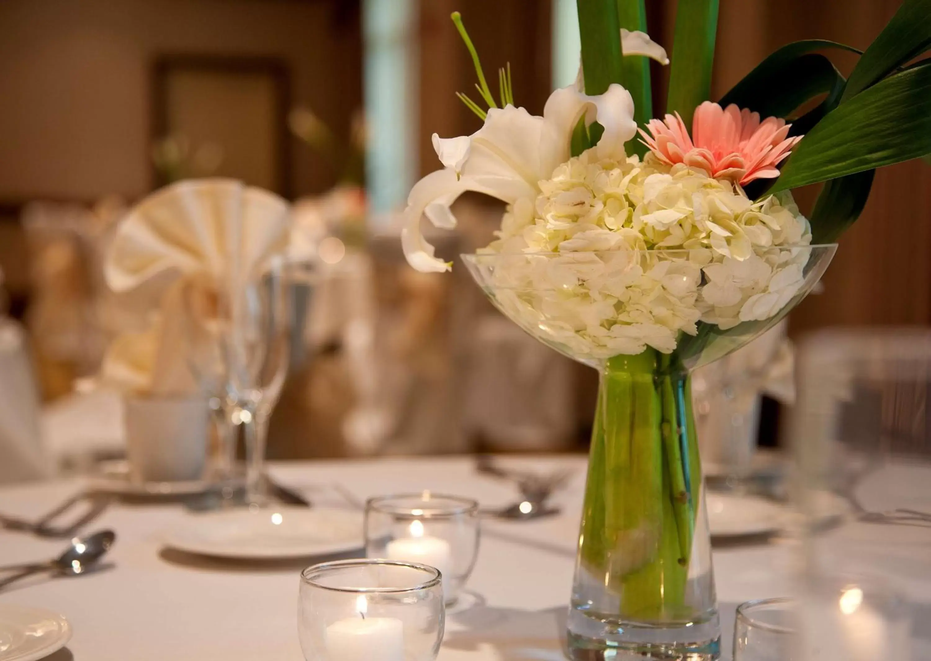 Meeting/conference room, Restaurant/Places to Eat in Embassy Suites by Hilton Sacramento Riverfront Promenade