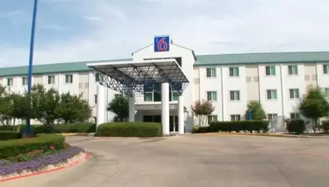 Facade/entrance, Property Building in Motel 6-Irving, TX - DFW Airport North