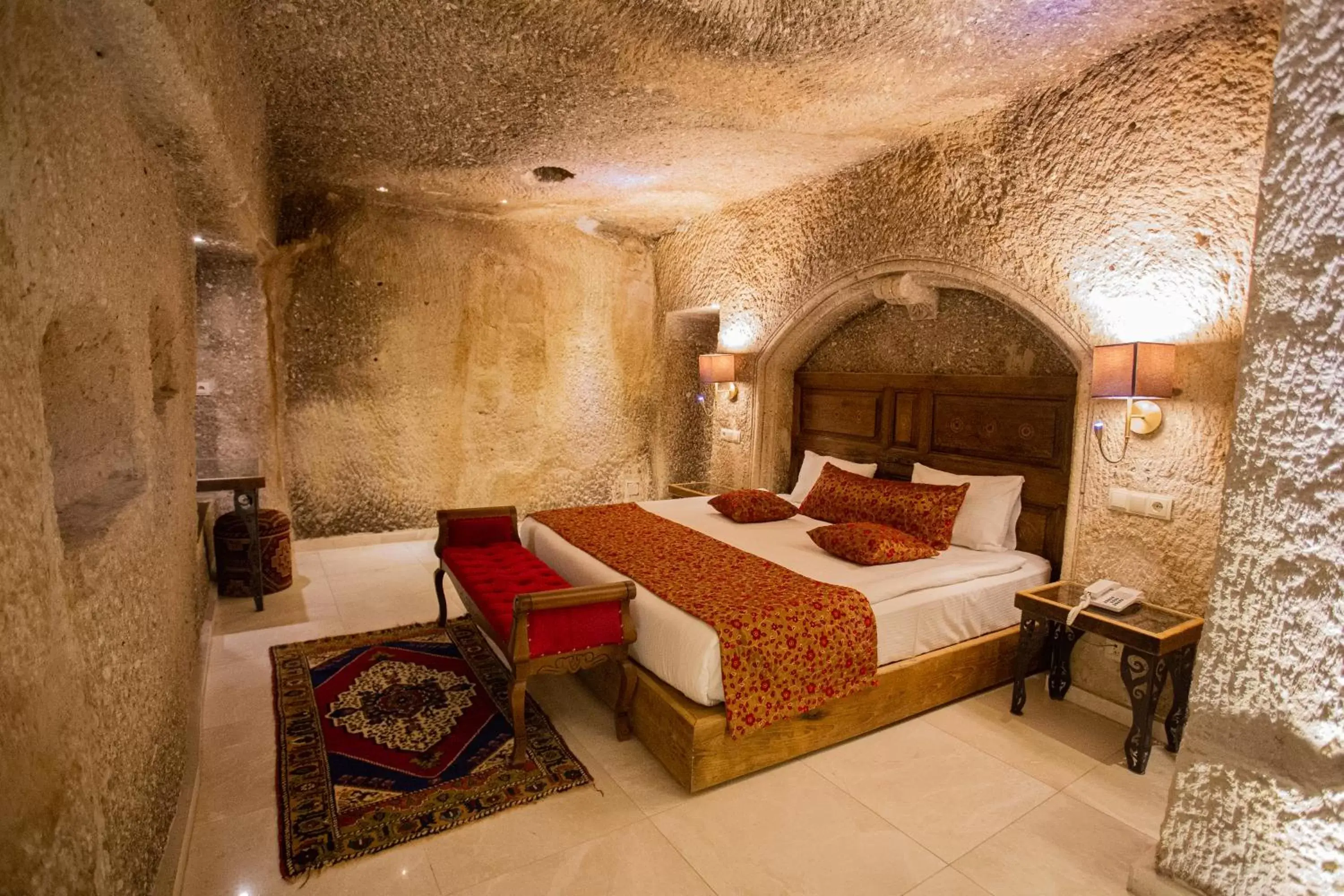Bed in Divan Cave House