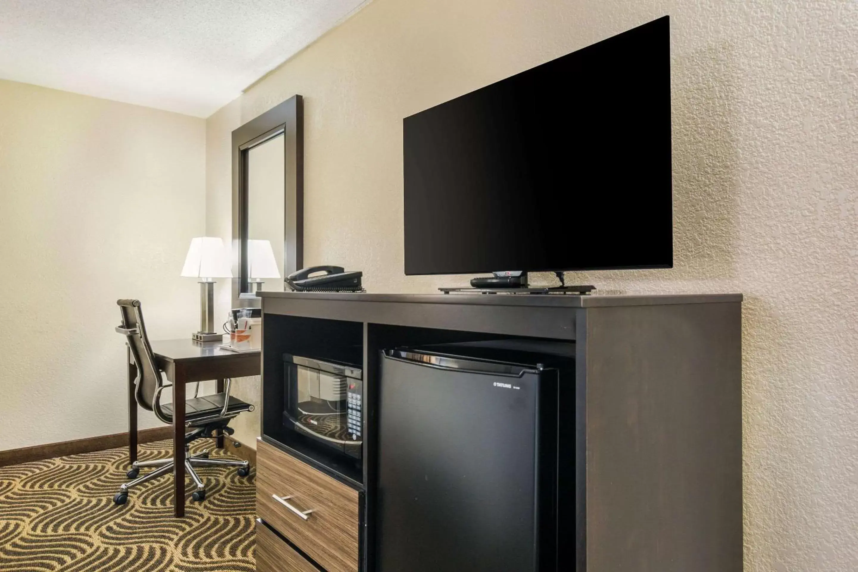Photo of the whole room, TV/Entertainment Center in Quality Inn & Suites Florence- Cincinnati South