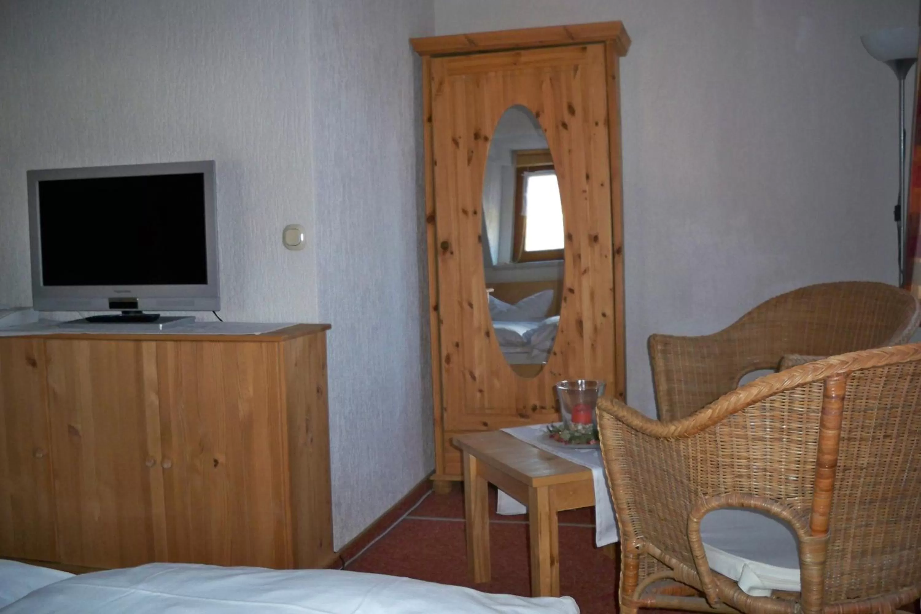 Photo of the whole room, Bed in Gasthof zum Döhlerwald