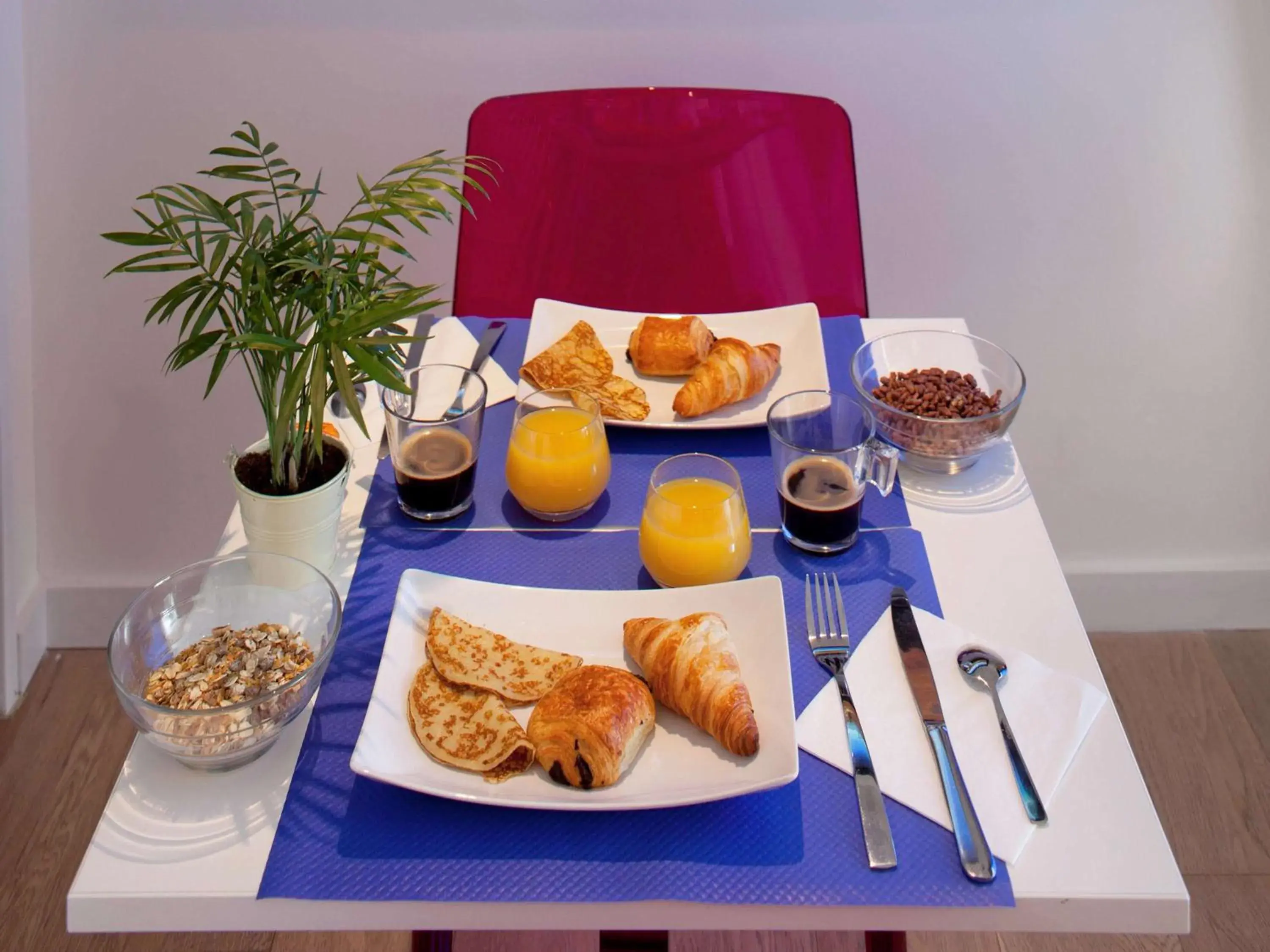 Restaurant/places to eat, Breakfast in ibis Styles Rennes St. Gregoire