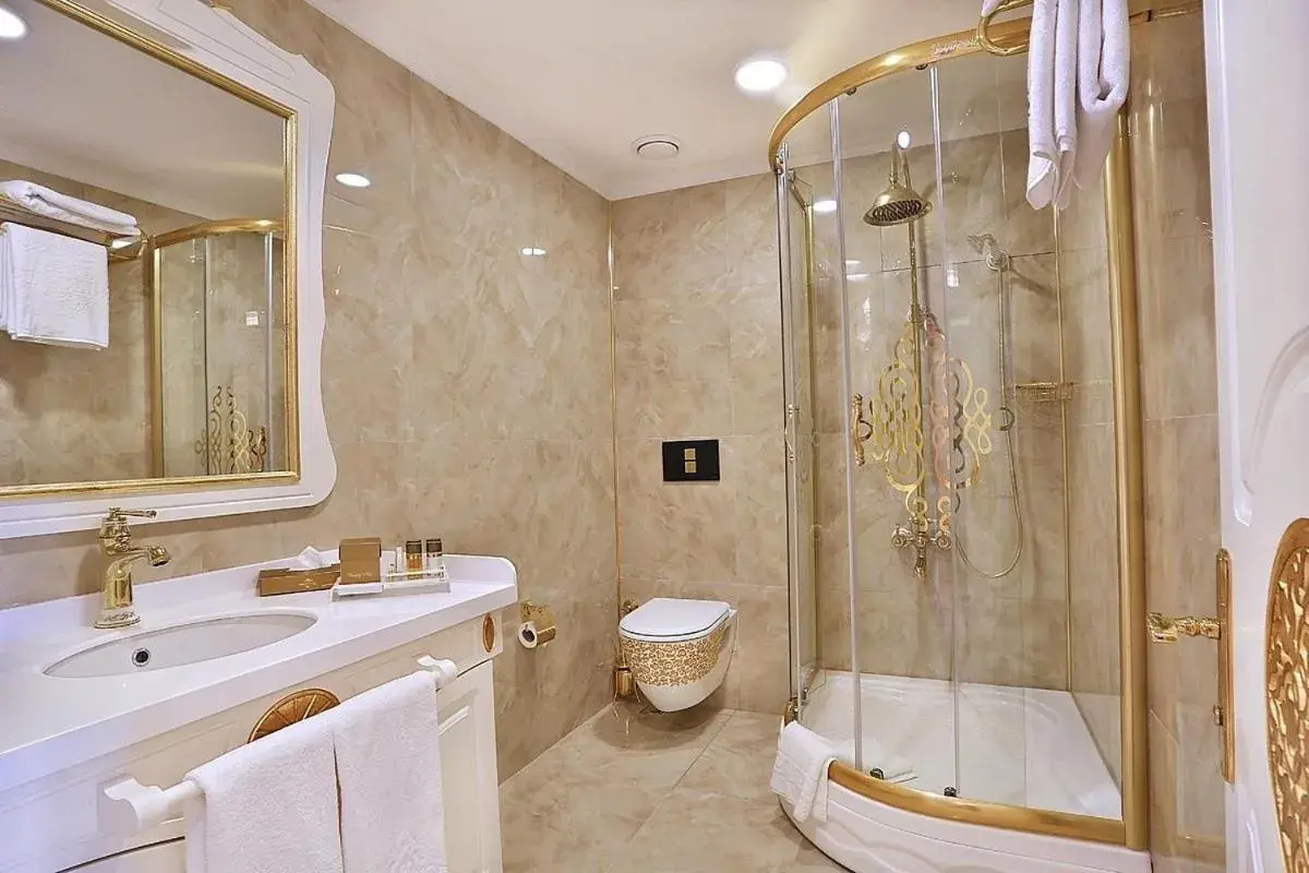 Shower, Bathroom in Hotel Emirhan Palace