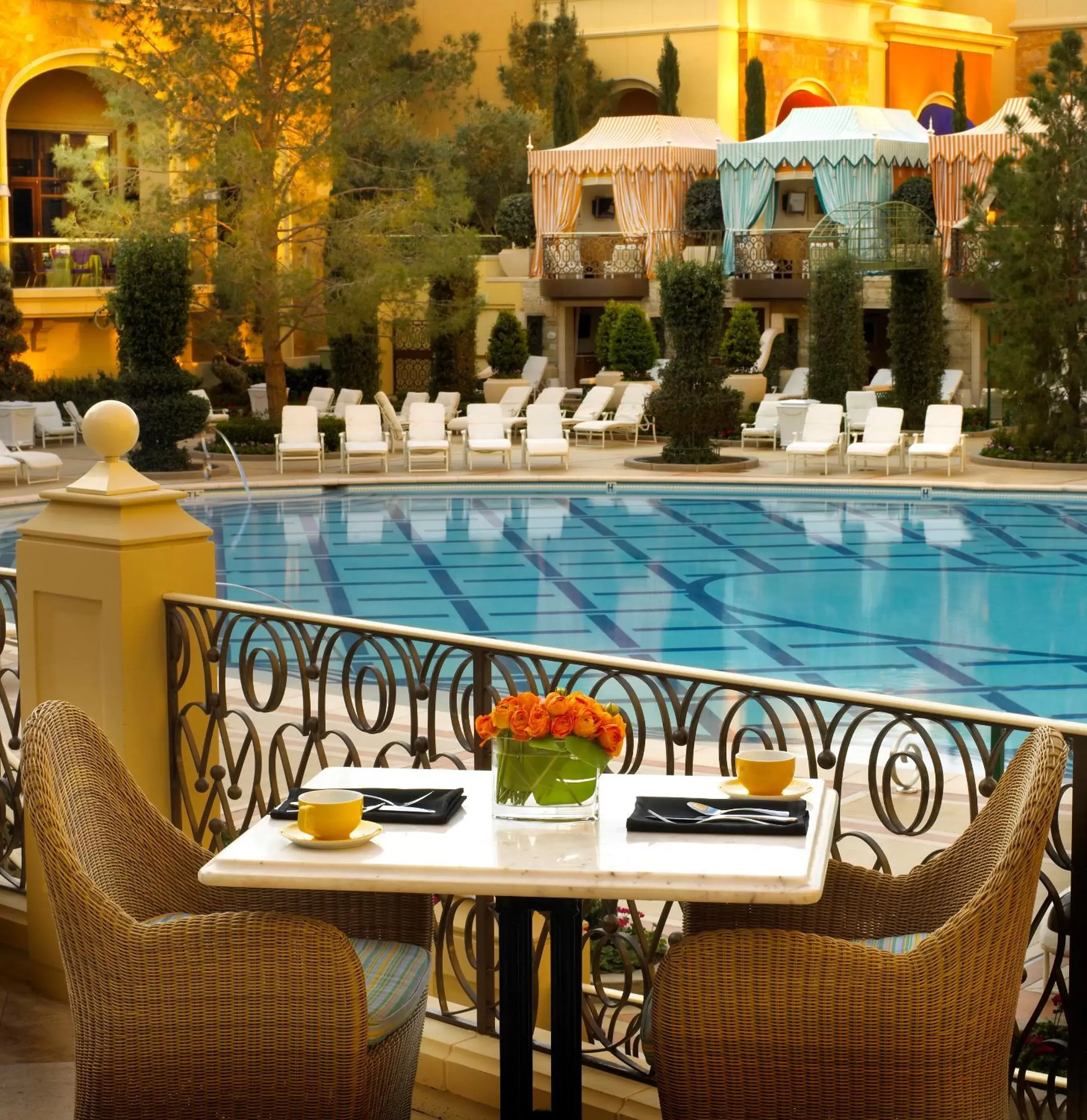 Restaurant/places to eat, Swimming Pool in Wynn Las Vegas