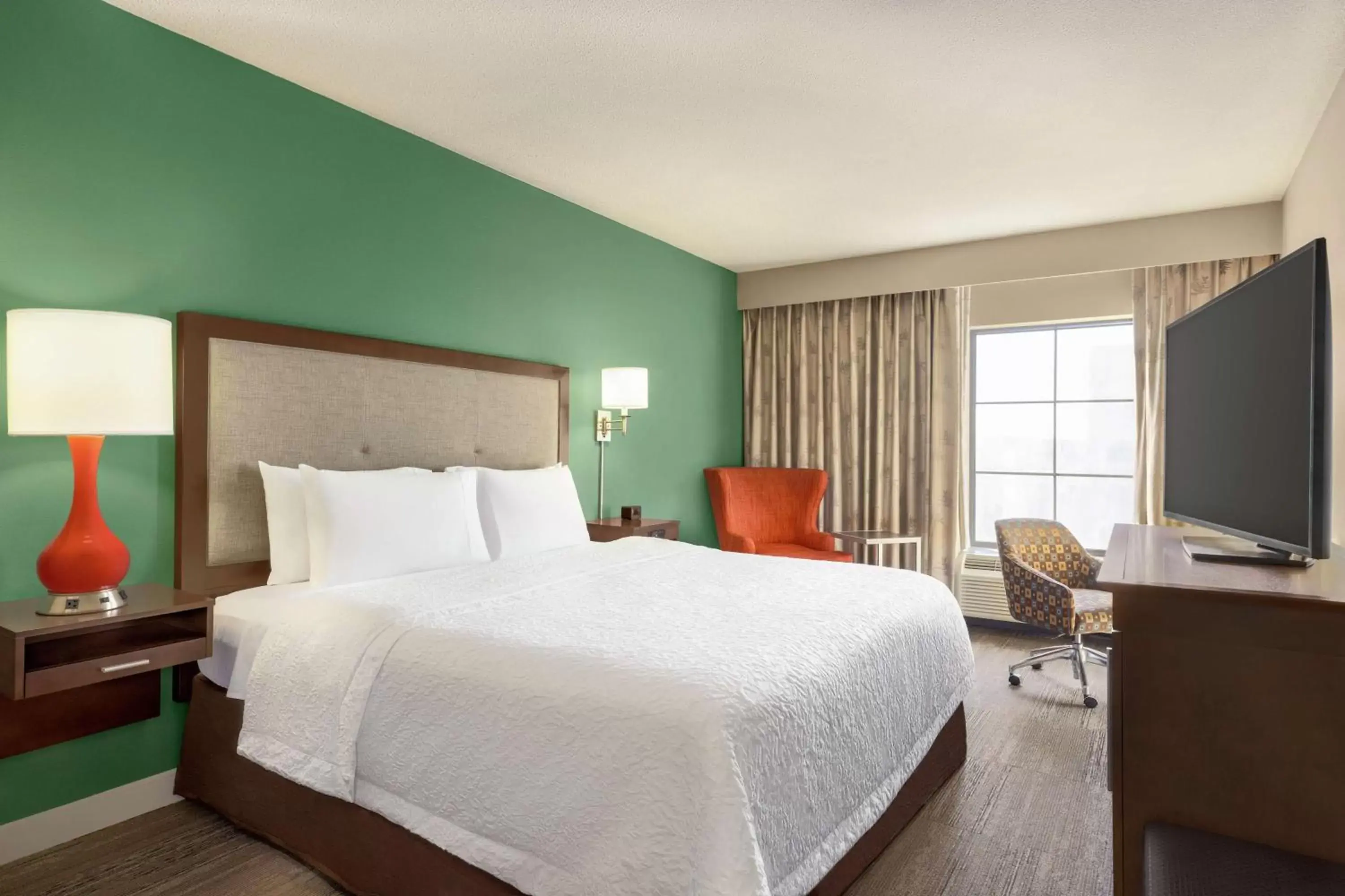 Bedroom, Bed in Hampton Inn and Suites New Orleans Convention Center