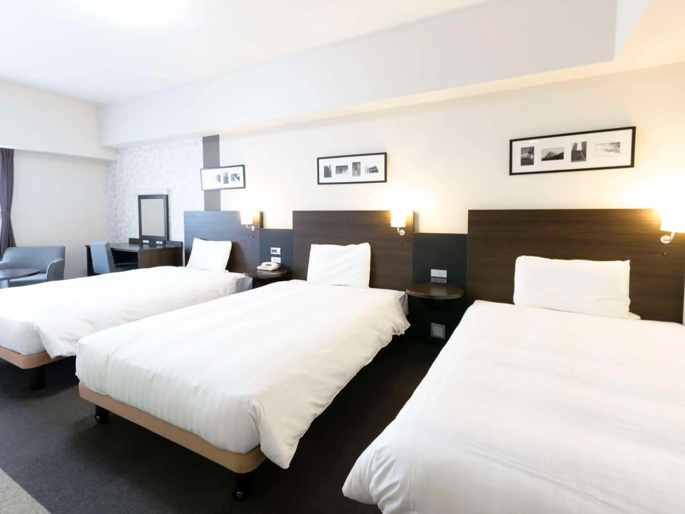 Bedroom, Bed in Comfort Hotel Central International Airport